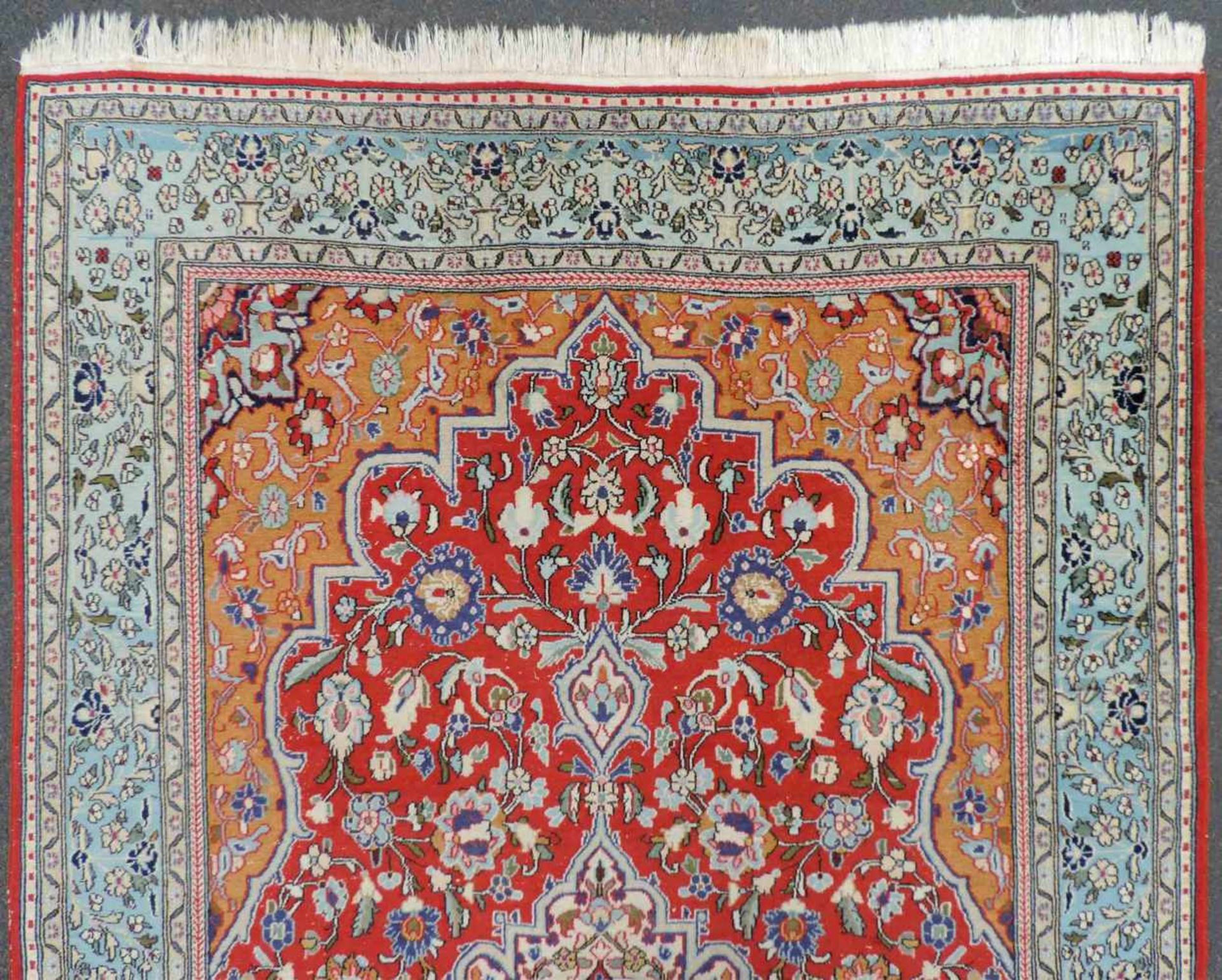 Ghom Perserteppich. Iran. Feine Knüpfung. 263 cm x 153 cm. Handgeknüpft. Wolle auf Baumwolle. Ghom - Image 4 of 6