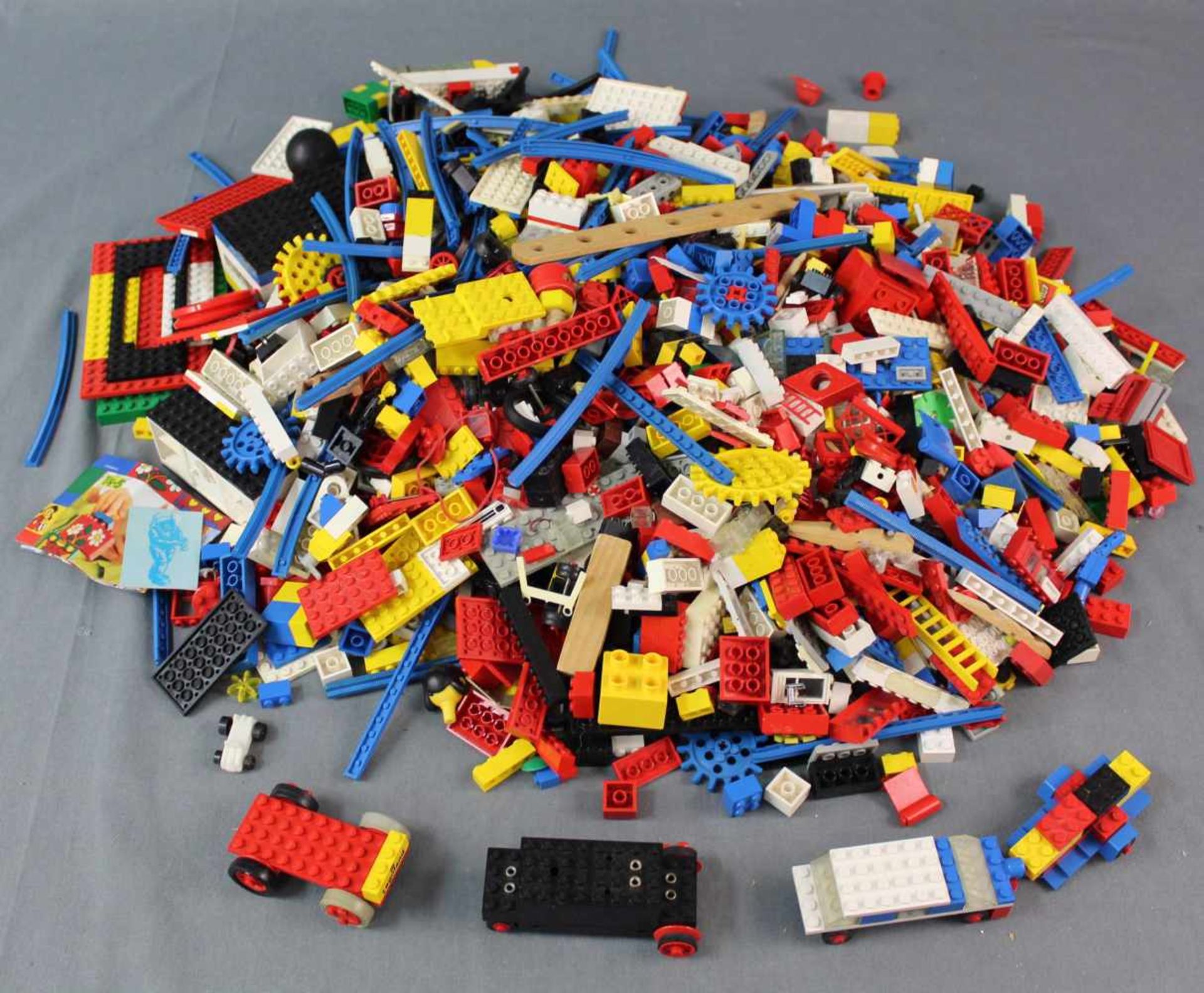4,6 kg Lego Steine und Teile gemischt. Mindestens 4,6 kg gewogen. 4,6 kg Lego stones and parts. - Bild 2 aus 4