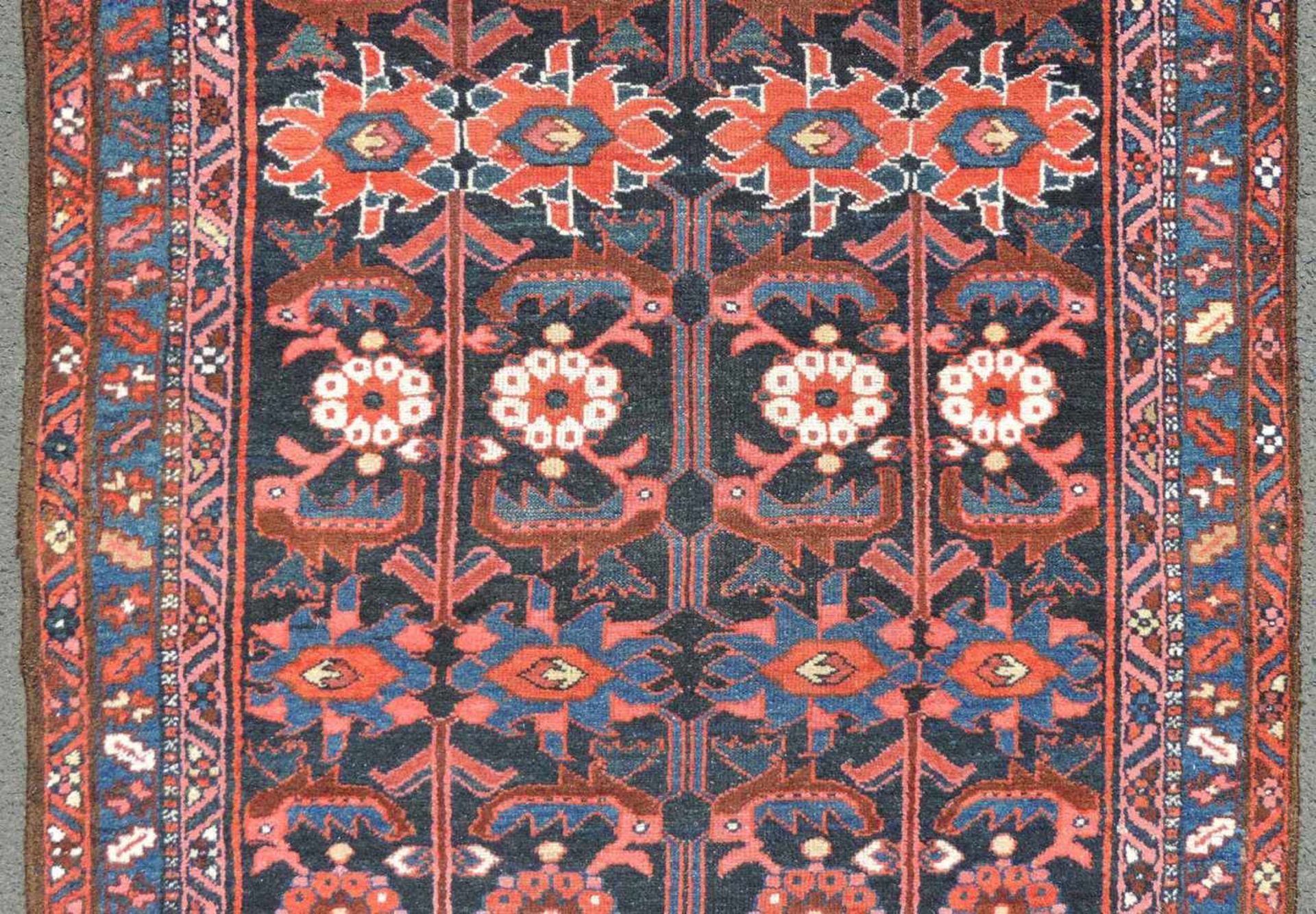 Bachtiar Perserteppich, Galerie. Iran. Alt, um 1920. 400 cm x 107 cm. Orientteppich, handgeknüpft. - Image 3 of 6