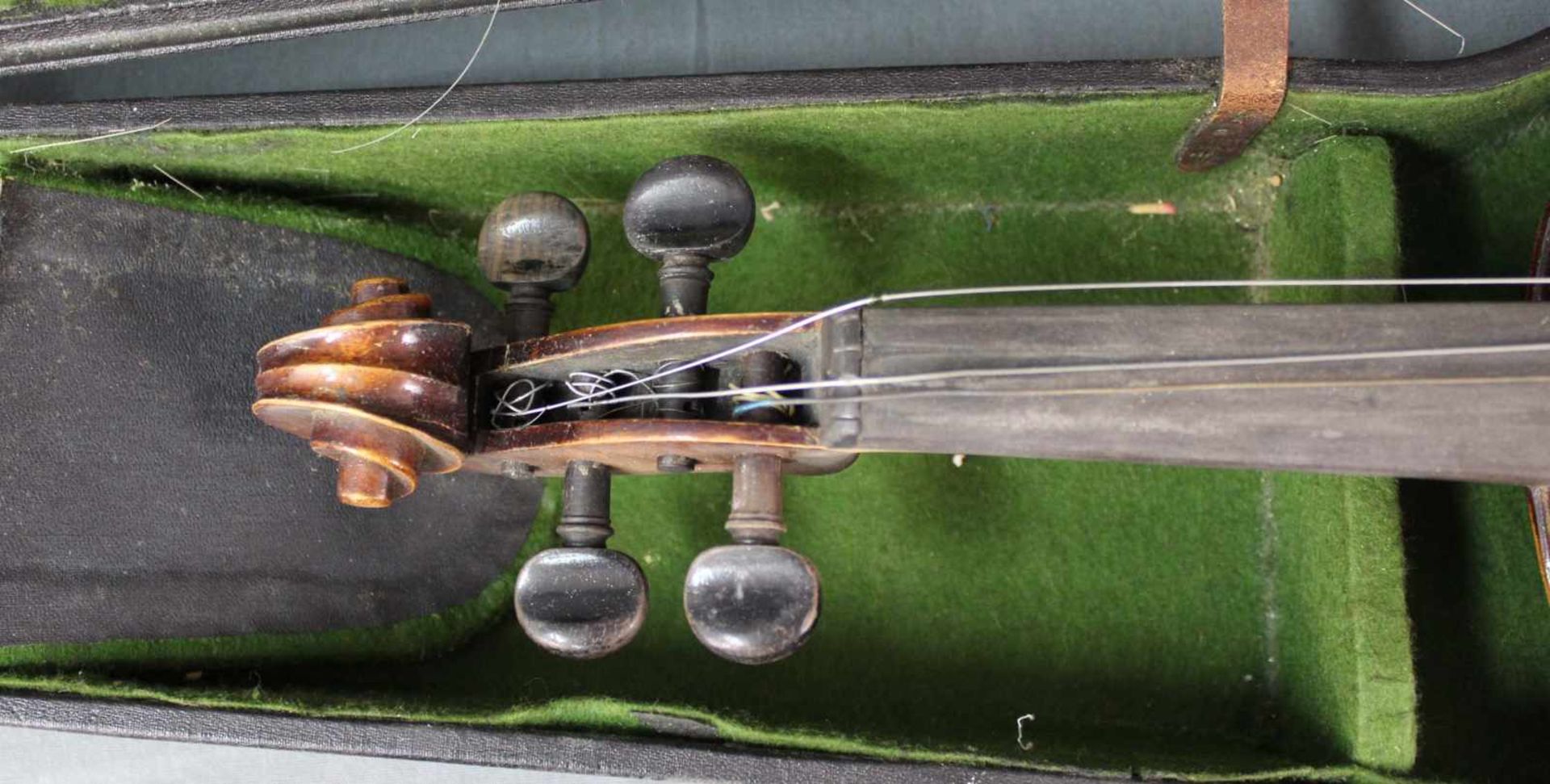 2 Violinen ( 3/4 Geigen). Jeweils in Kasten und Bogen. 2 violins (3/4 violins). Each in box and with - Image 11 of 11