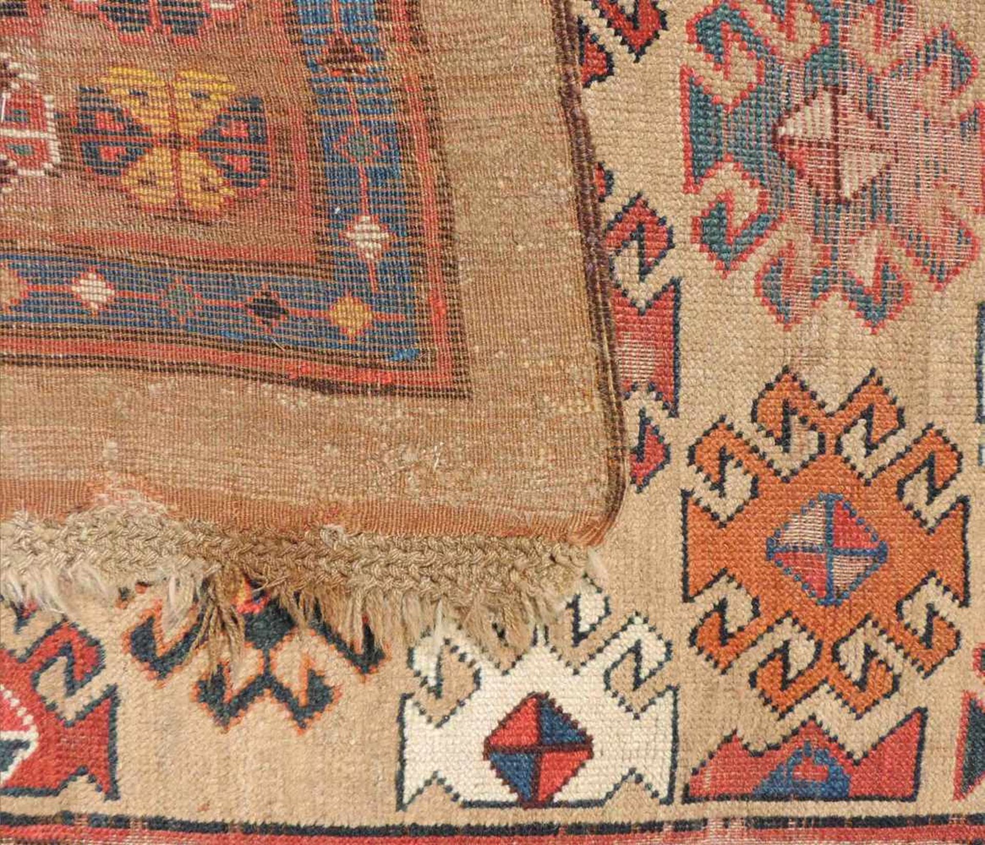 Shah Savan Perserteppich. Kaukasus. Antik, um 1850. 355 cm x 108 cm. Handgeknüpft. Kamelhaar und - Image 8 of 8