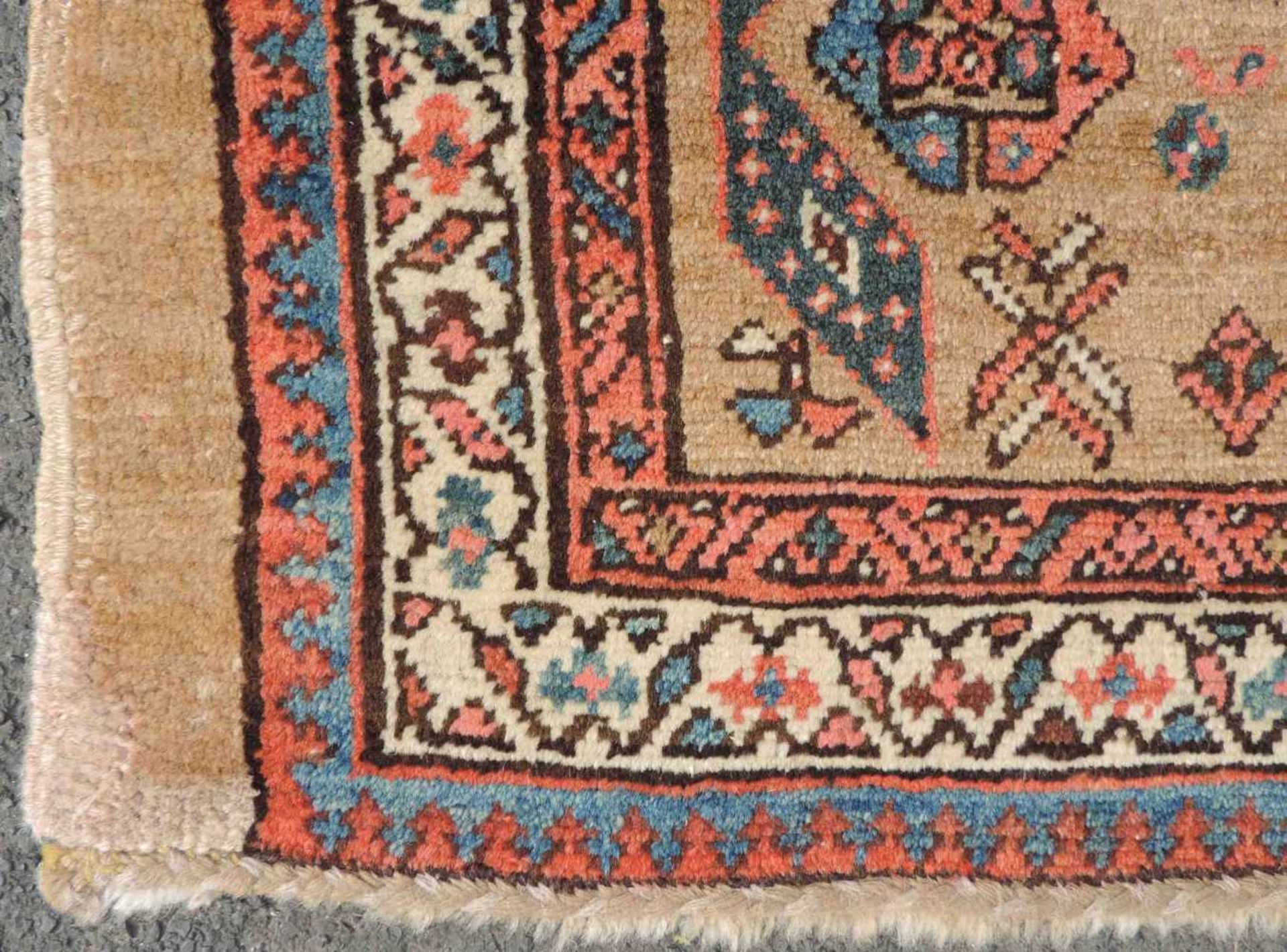 Sarab Perserteppich. Iran. Antik, um 1880. 160 cm x 91 cm. Handgeknüpft. Kamelhaar und Wolle auf - Image 5 of 8
