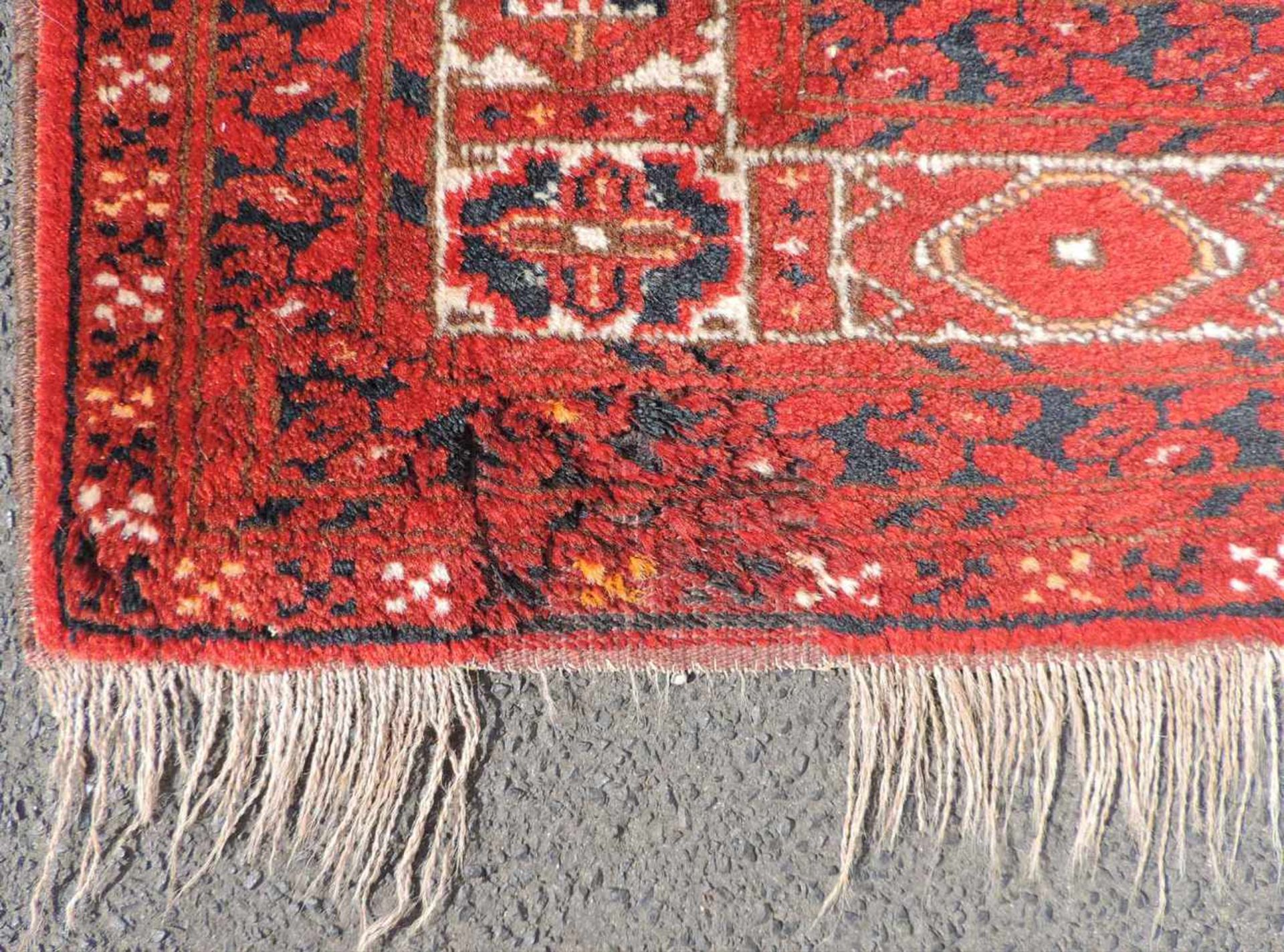 Ersari Familiengebetsteppich, Afghanistan. Alt, um 1930. 218 cm x 111 cm. Orientteppich. - Bild 5 aus 8