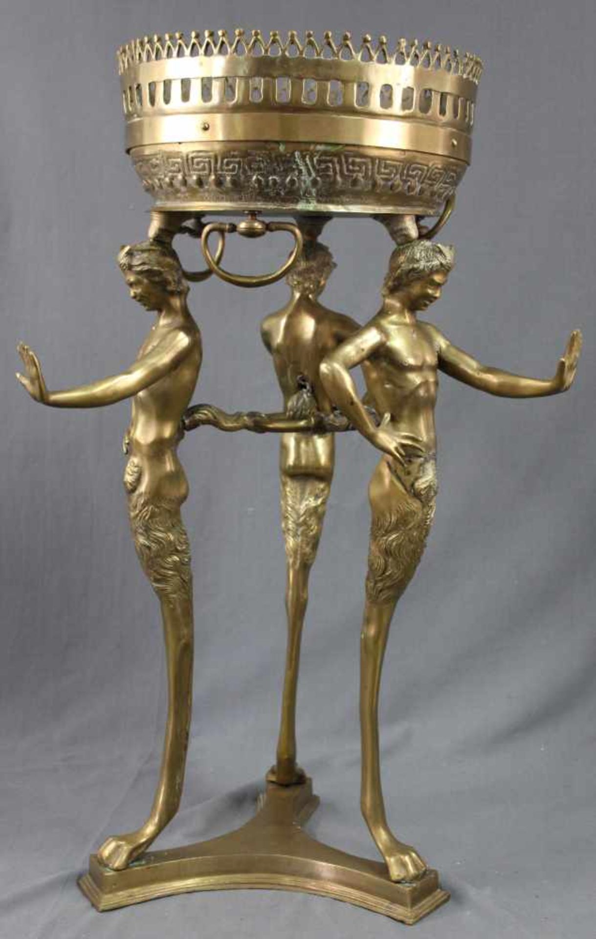 Blumensäule Messing. In der Art des Jugendstil. 88 cm x 63 cm. Flower column brass. In Art Nouveau