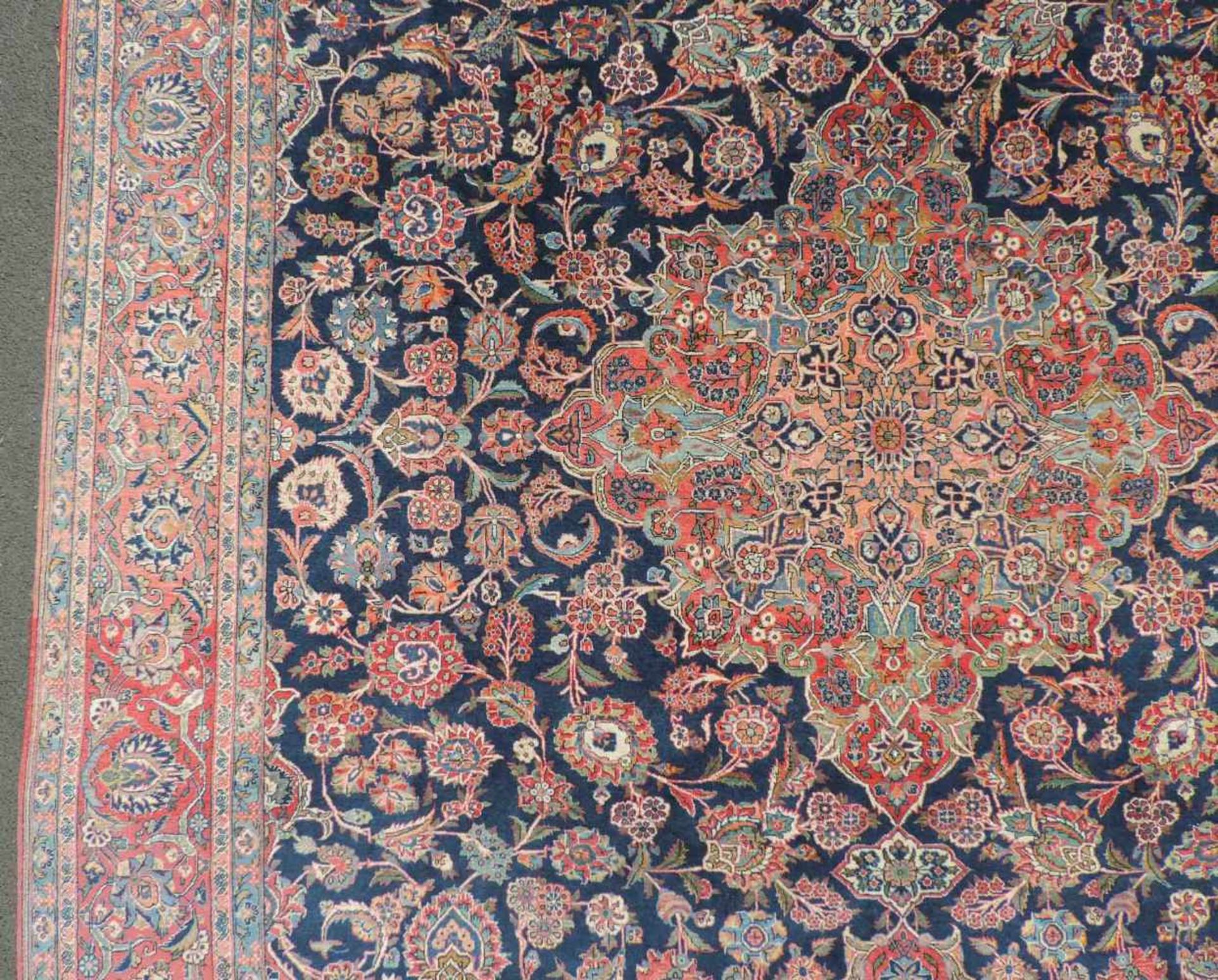 Keschan Perserteppich. Iran. Alt, um 1930. 404 cm x 290 cm. Orientteppich. Handgeknüpft. Korkwolle - Bild 5 aus 10