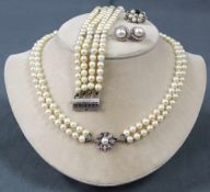 Perlenschmuck mit Weiß - Gold (14K, 18K, 750) und Rubinen. Pearl jewelery with white gold (14K, 18K,