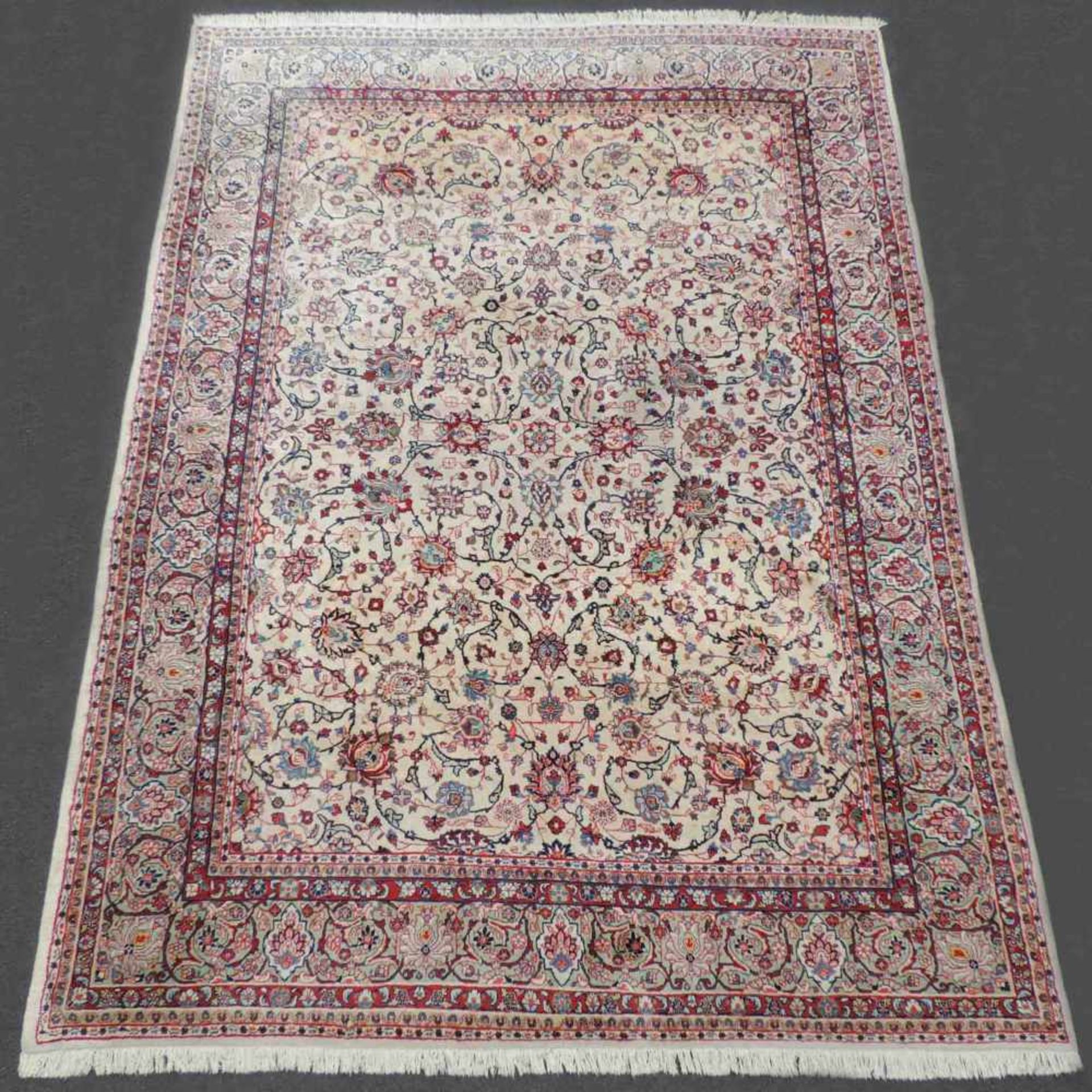 Saruk Perserteppich. Iran. 441 cm x 286 cm. Orientteppich, handgeknüpft. Wolle auf Baumwolle.