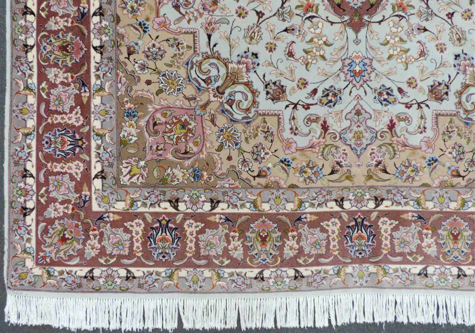Kork Täbris Perserteppich. Iran. Selten feine Knüpfung. 300 cm x 202 cm. Handgeknüpft. Mit Seide auf - Bild 2 aus 9