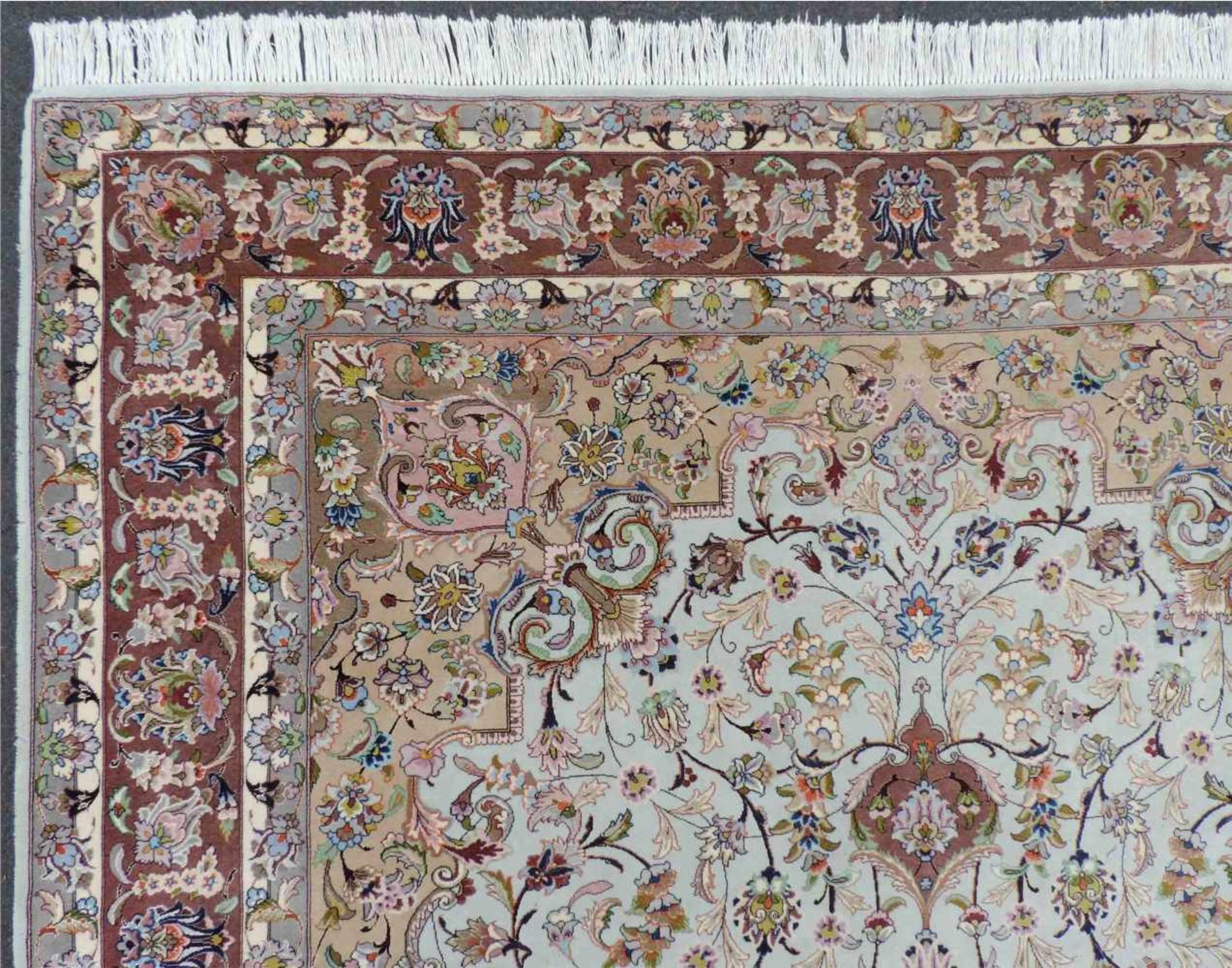 Kork Täbris Perserteppich. Iran. Selten feine Knüpfung. 300 cm x 202 cm. Handgeknüpft. Mit Seide auf - Bild 6 aus 9