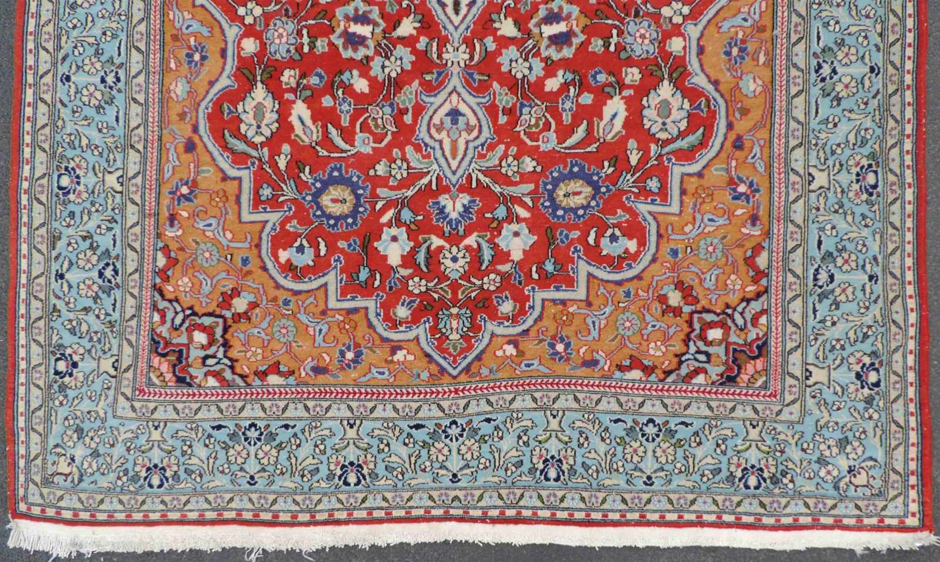 Ghom Perserteppich. Iran. Feine Knüpfung. 263 cm x 153 cm. Handgeknüpft. Wolle auf Baumwolle. Ghom - Image 2 of 6
