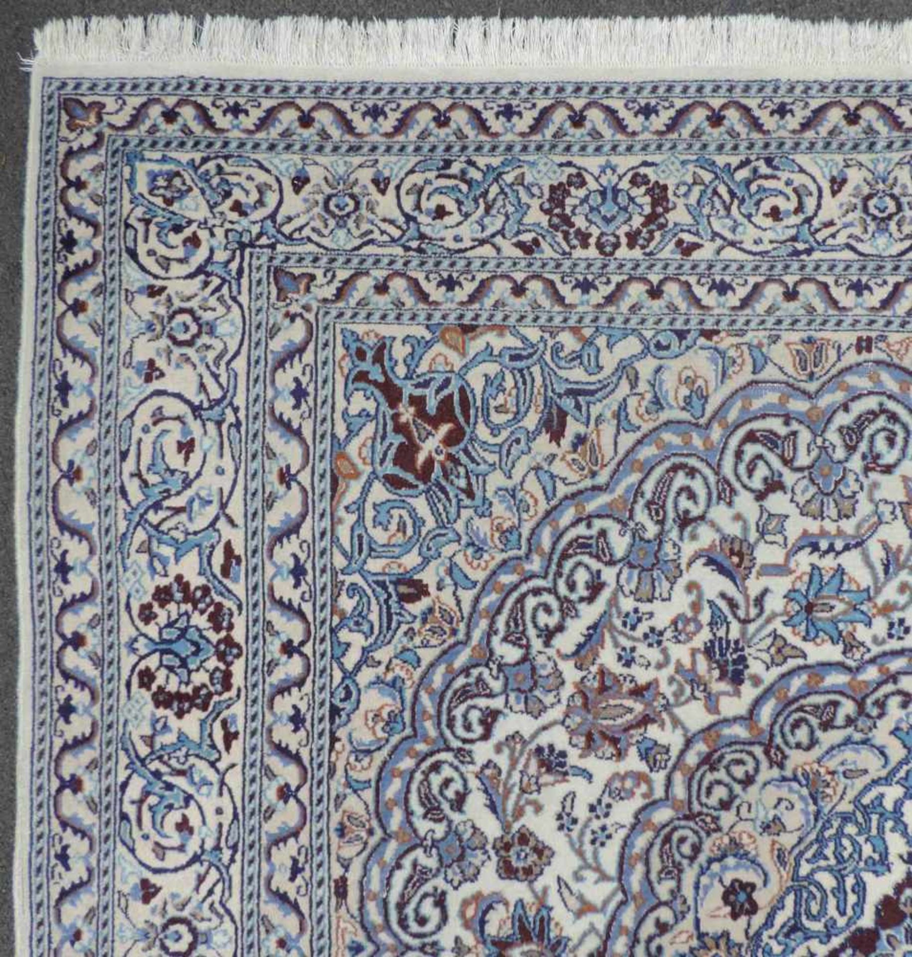 Nain Perserteppich. Iran. Quadratisch. 197 cm x 201 cm. Handgeknüpft. Wolle mit Seide auf Baumwolle. - Image 5 of 8