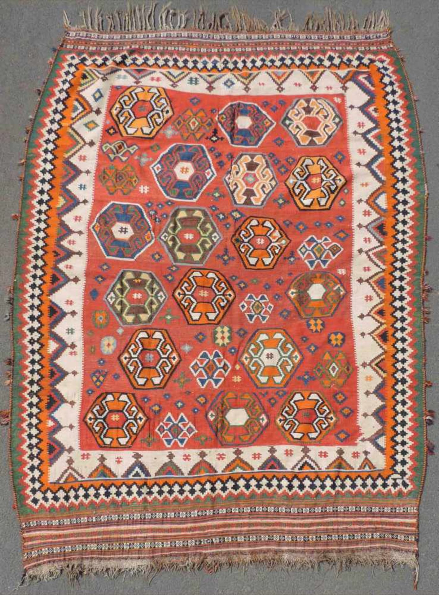 Quashkai Perserteppich. Kelim. Iran. Alt, um 1930. 262 cm x 187 cm. Handgewebt. Wolle auf Wolle.