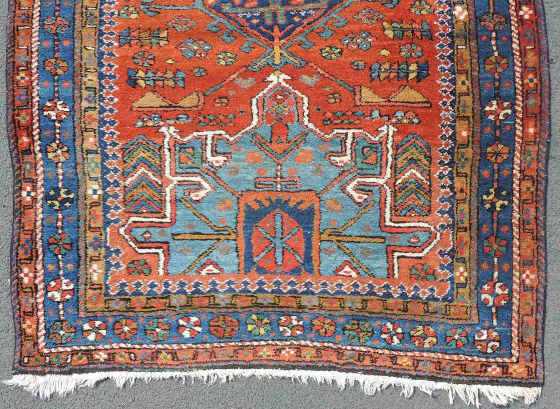 Heriz Wagireh Perserteppich. Iran. Alt, um 1920. 130 cm x 109 cm. Handgeknüpft. Wolle auf Baumwolle. - Image 2 of 4