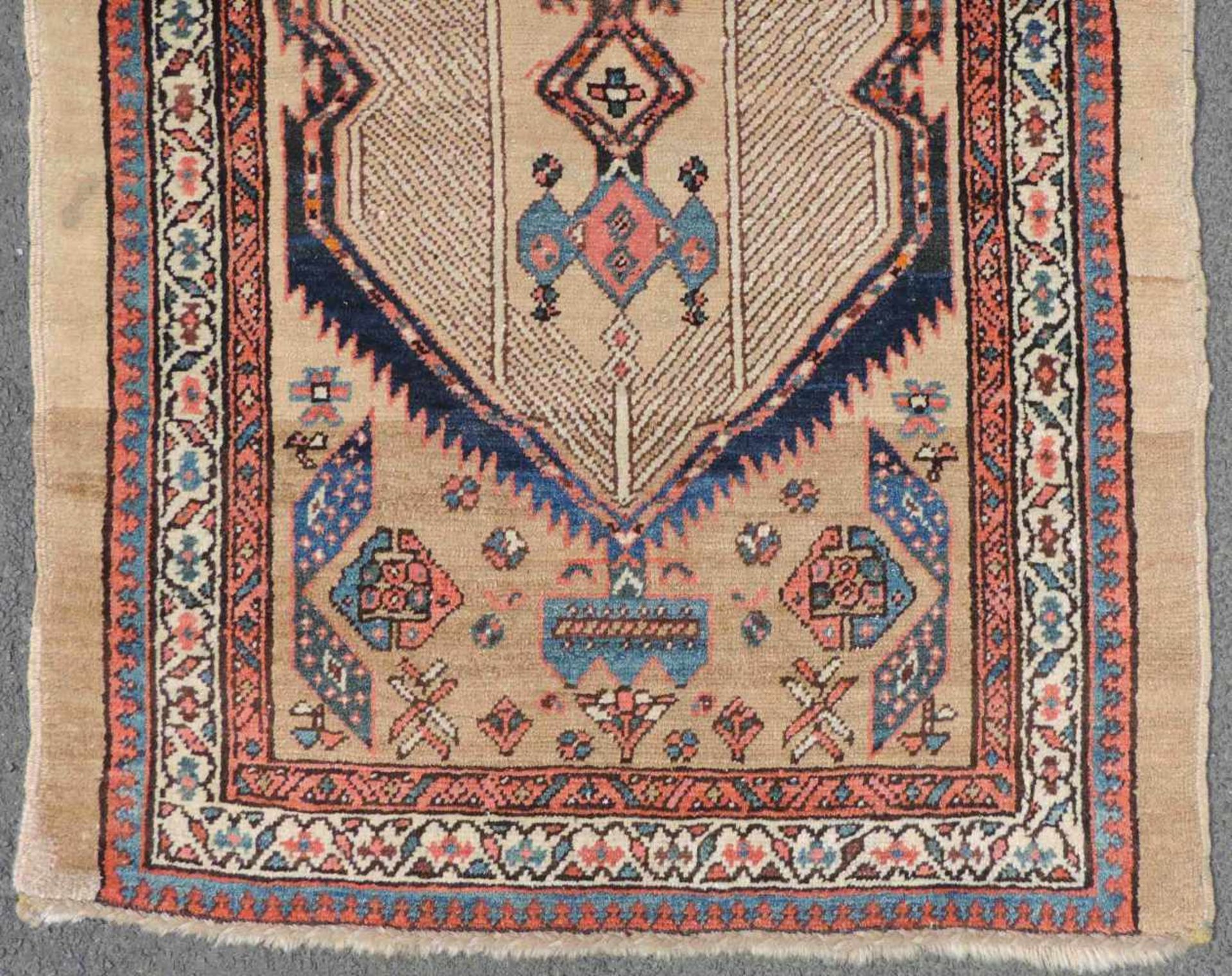 Sarab Perserteppich. Iran. Antik, um 1880. 160 cm x 91 cm. Handgeknüpft. Kamelhaar und Wolle auf - Image 2 of 8