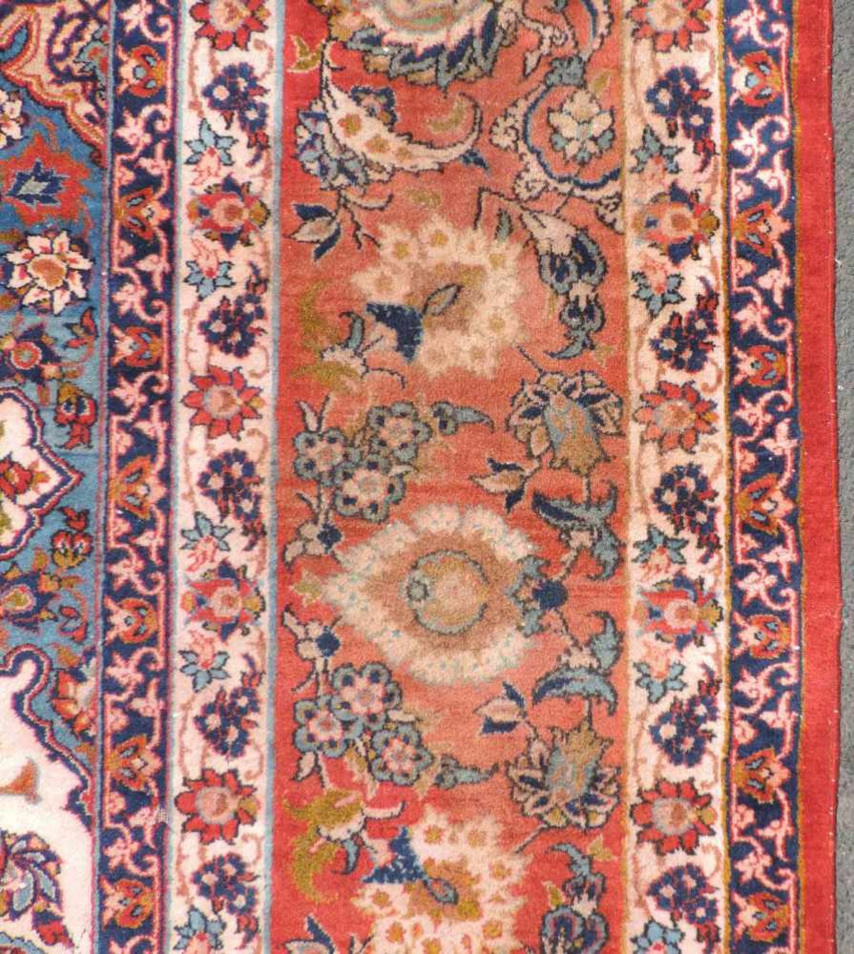 Isfahan Perserteppich. Mit Medaillon. Iran. Feine Knüpfung. 378 cm x 285 cm. Handgeknüpft. Wolle auf - Image 11 of 11