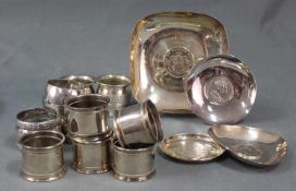 Serviettenringe und Münzschälchen. Silber. Verschieden. 536 Gramm. Napkin rings and coin bowls.