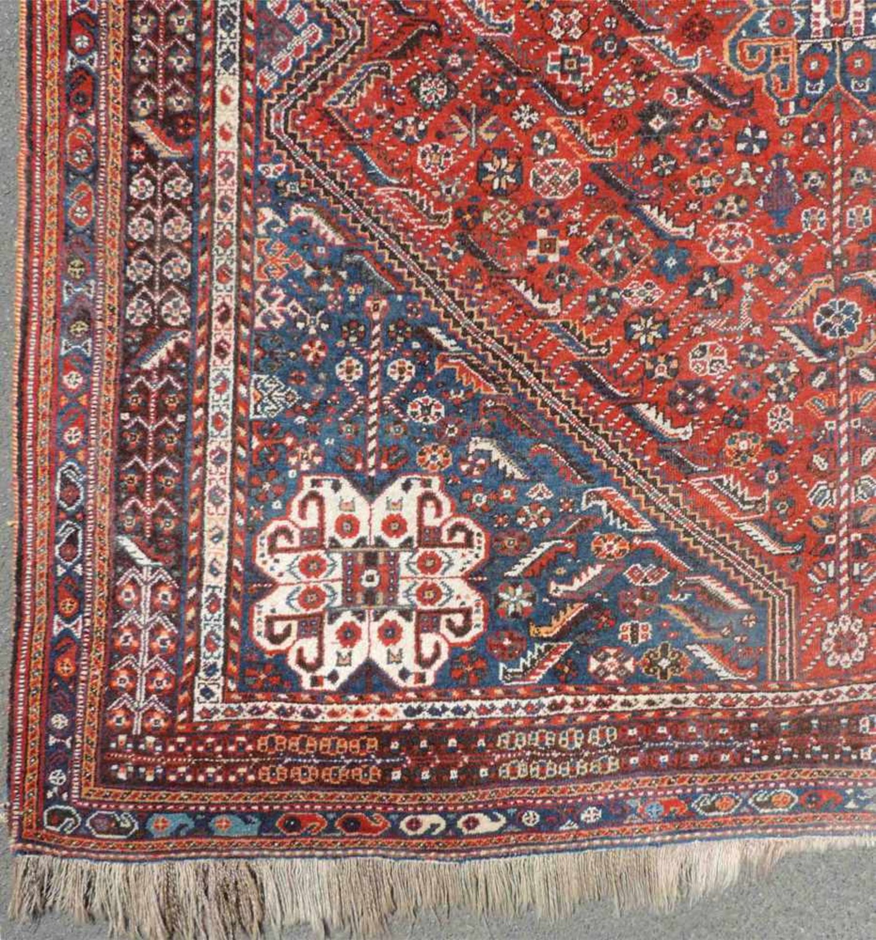 Quaschkai Perserteppich. Iran. Mitte 20. Jahrhundert. 310 cm x 205 cm. Handgeknüpft. Wolle auf - Image 2 of 9