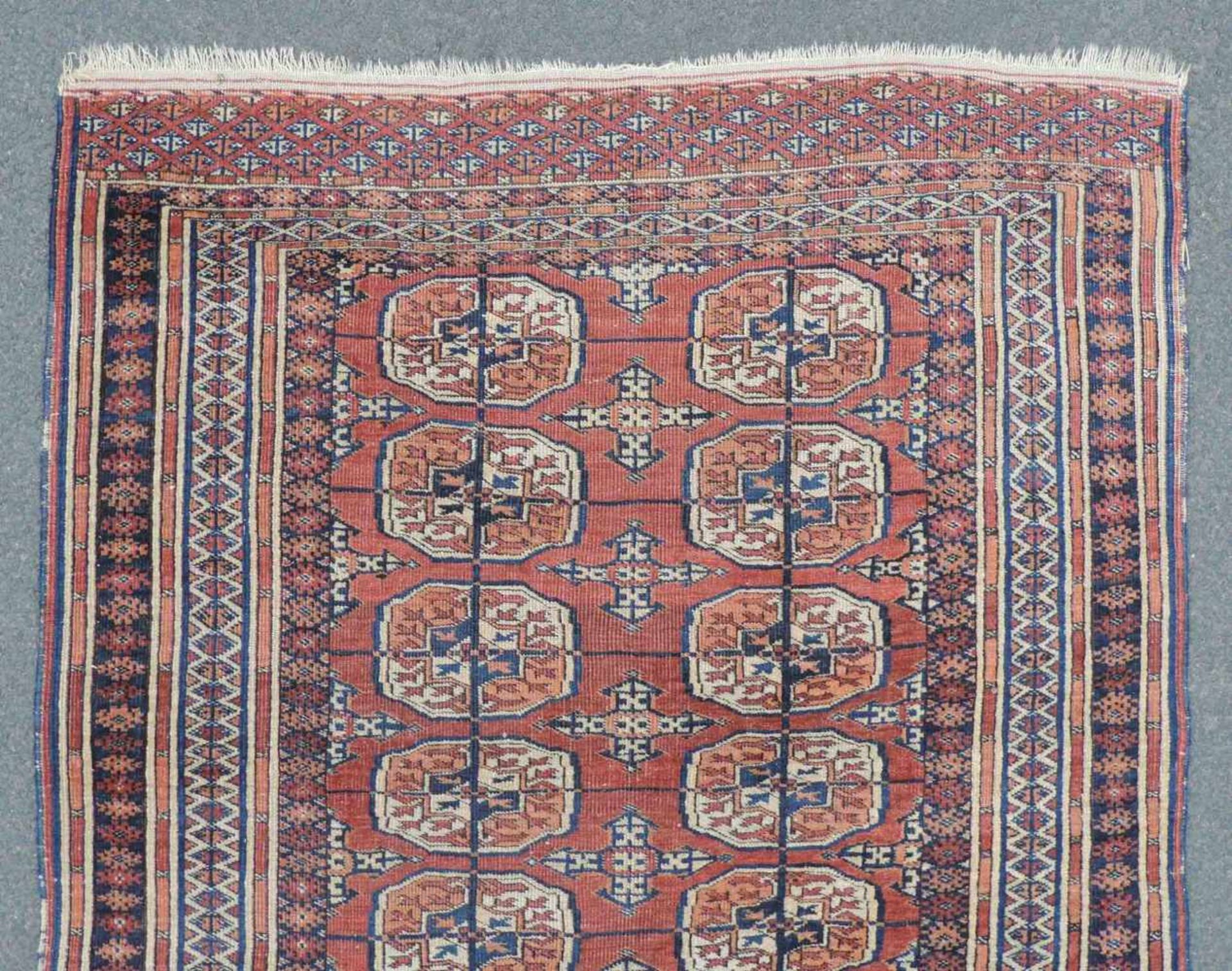 Turkoman Stammesteppich. Turkmenistan. Alt, um 1920. 148 cm x 107 cm. Handgeknüpft. Wolle auf Wolle. - Image 3 of 6