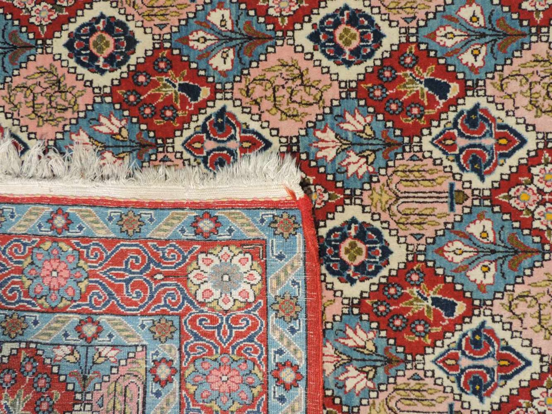 Ghom Perserteppich, Iran. Alt, Mitte 20. Jahrhundert. 208 cm x 137 cm. Orientteppich. - Bild 5 aus 6
