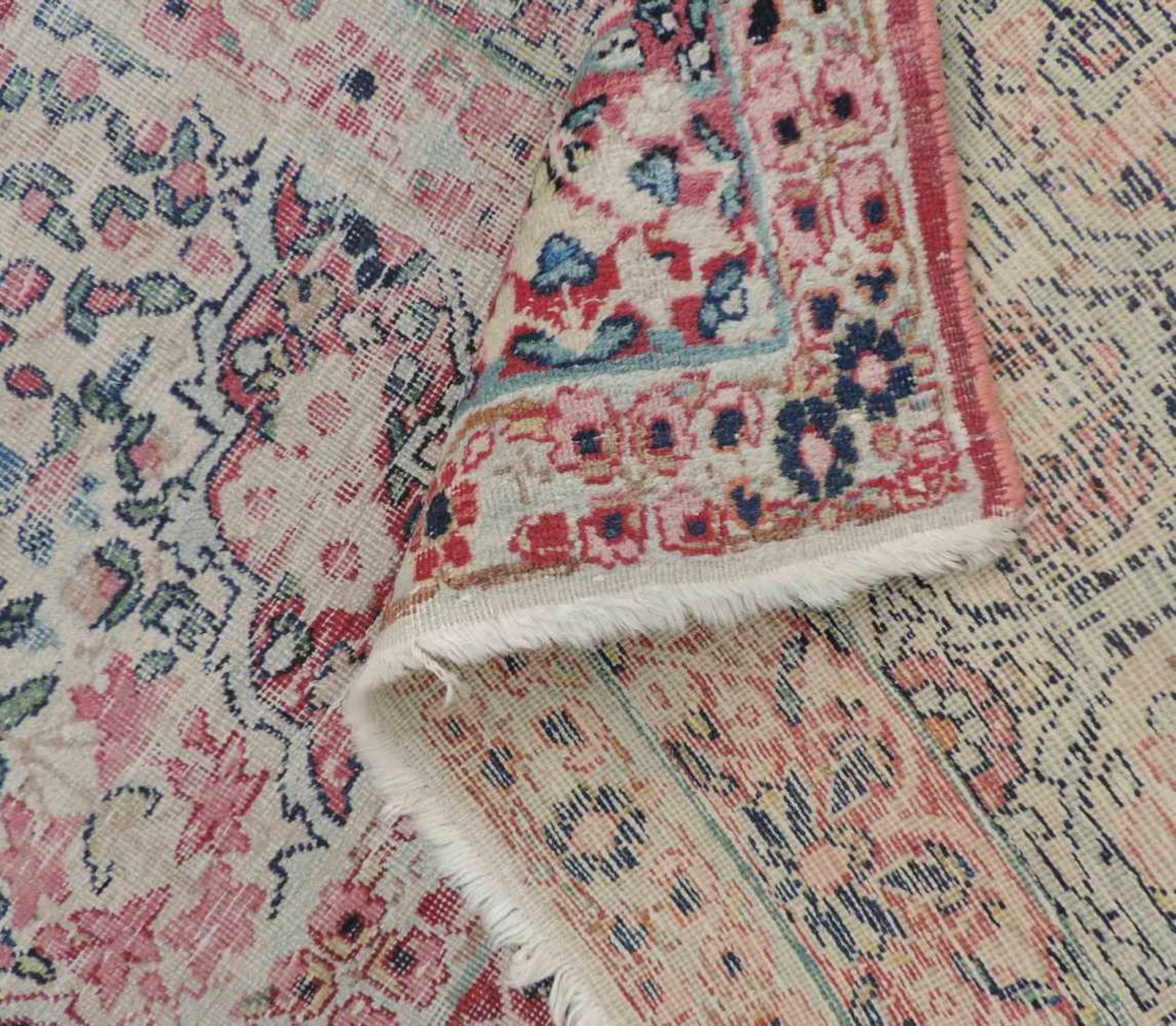 Kirman Laver Perserteppich. Iran. Antik, spätes 19. Jahrhundert. 329 cm x 275 cm. Handgeknüpft. - Bild 8 aus 8