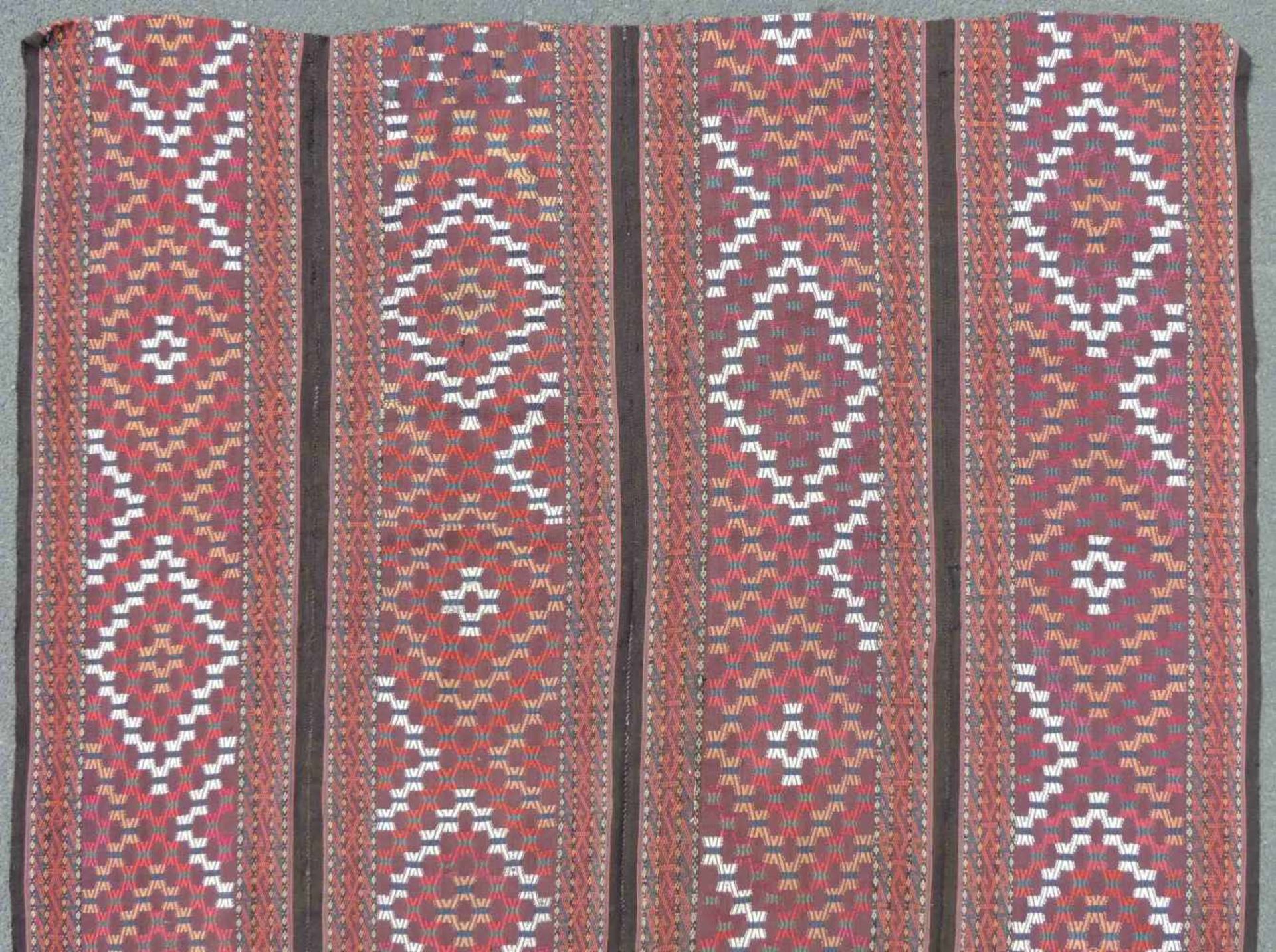 Ersari Stammesteppich. Djadjim Kelley. Turkmenistan. Antik, um 1880. 278 cm x 171 cm. Handgewebt. - Image 4 of 7