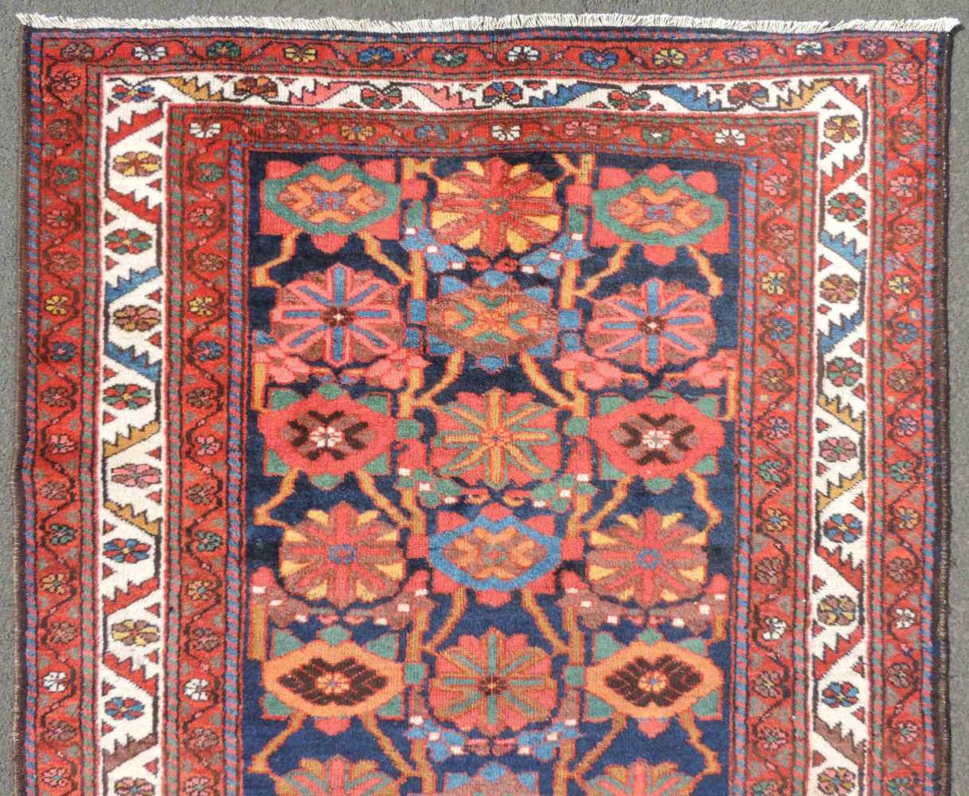 Varamin Shah Savan Perserteppich. Iran. Alt, um 1920. 308 cm x 152 cm. Handgeknüpft. Wolle auf - Bild 4 aus 5