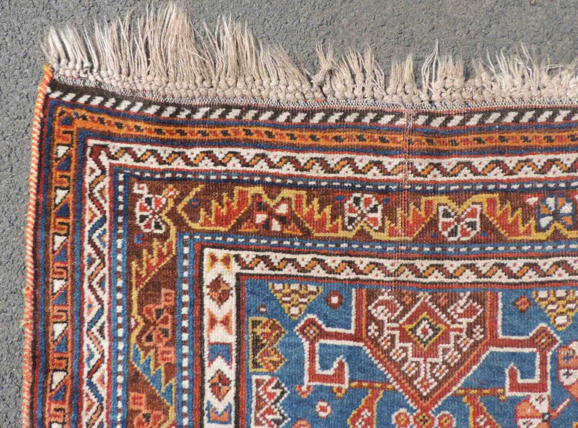 Qashqai Perserteppich. Iran. Alt, um 1920. 258 cm x 162 cm. Handgeknüpft. Wolle auf Wolle. - Bild 5 aus 6
