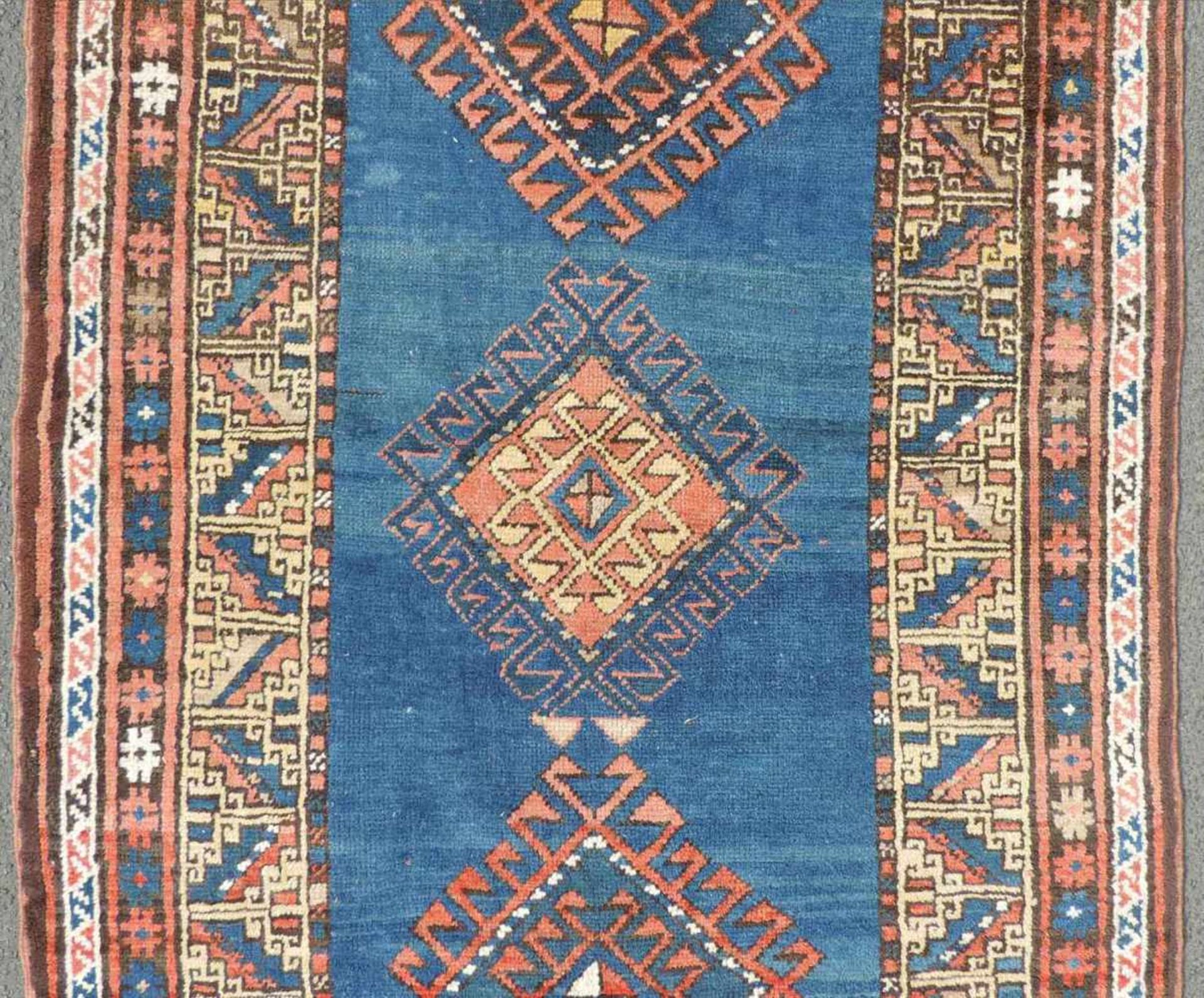 Kasak Orientteppich. Kaukasus. Antik, um 1910. 182 cm x 103 cm. Handgeknüpft. Wolle auf Wolle. - Image 3 of 7