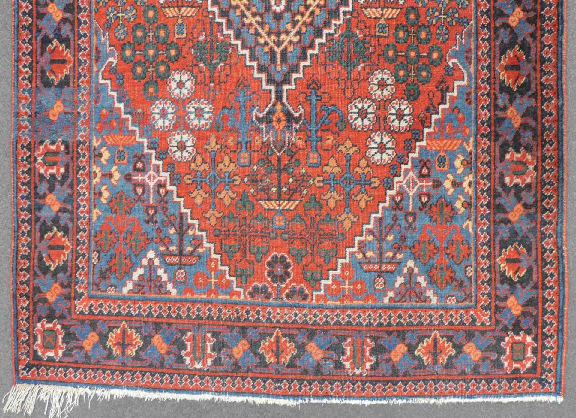 Miameh Perserteppich. Iran. Alt, um 1930. 199 cm x 129 cm. Handgeknüpft. Wolle auf Baumwolle. Wohl - Bild 2 aus 7