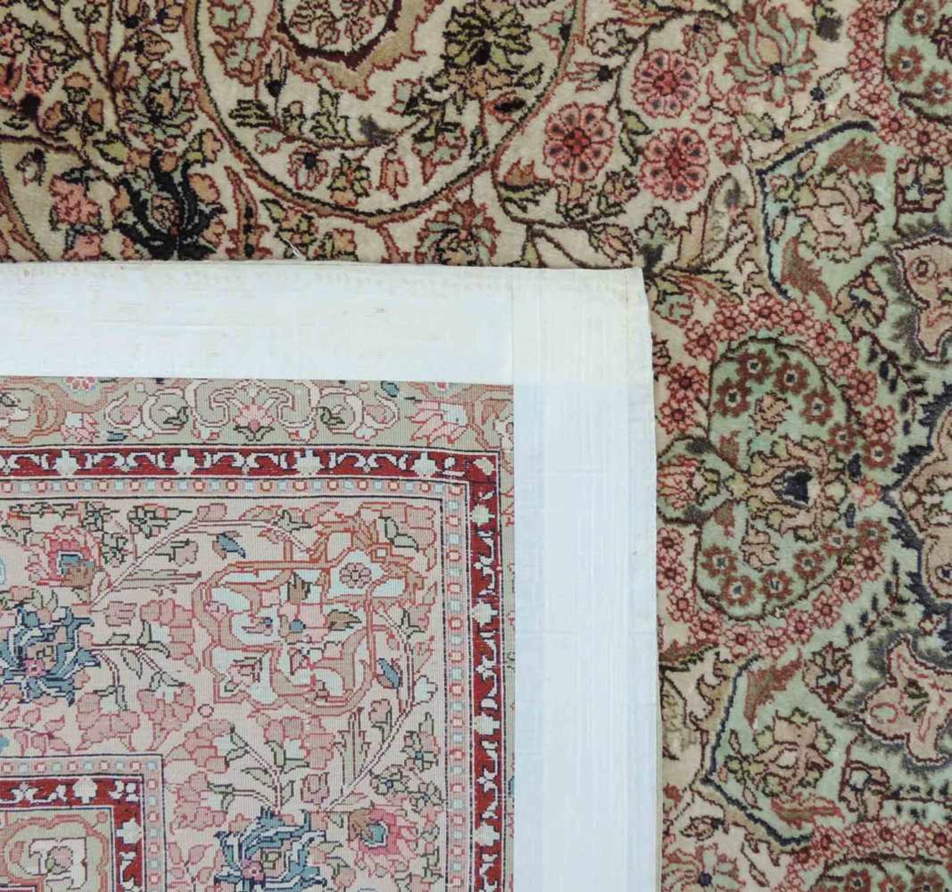 Hereke Seide Teppich. China. Selten feine Knüpfung. 245 cm x 168 cm. Handgeknüpft. Seide auf - Bild 7 aus 8