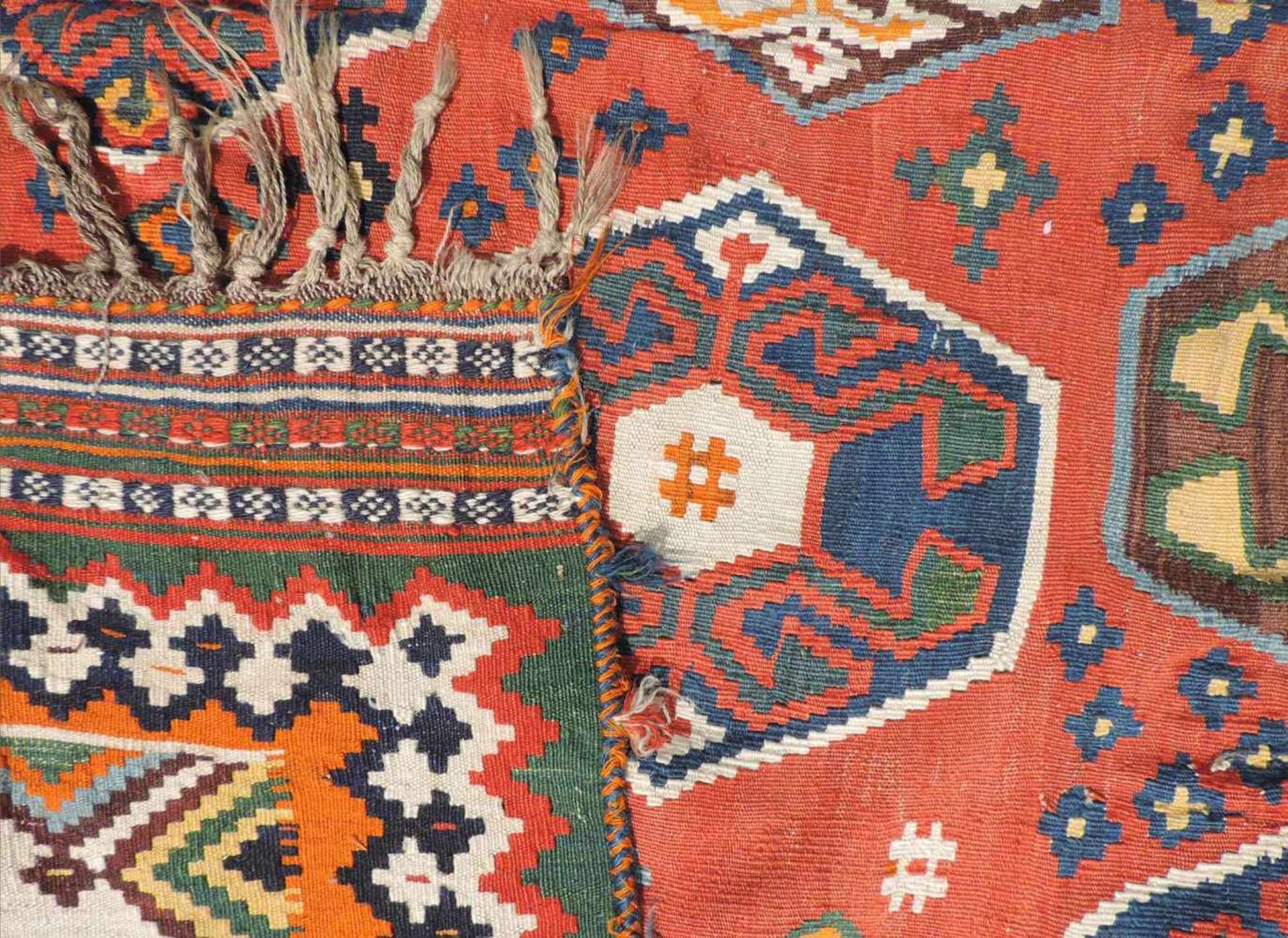 Quashkai Perserteppich. Kelim. Iran. Alt, um 1930. 262 cm x 187 cm. Handgewebt. Wolle auf Wolle. - Bild 6 aus 6
