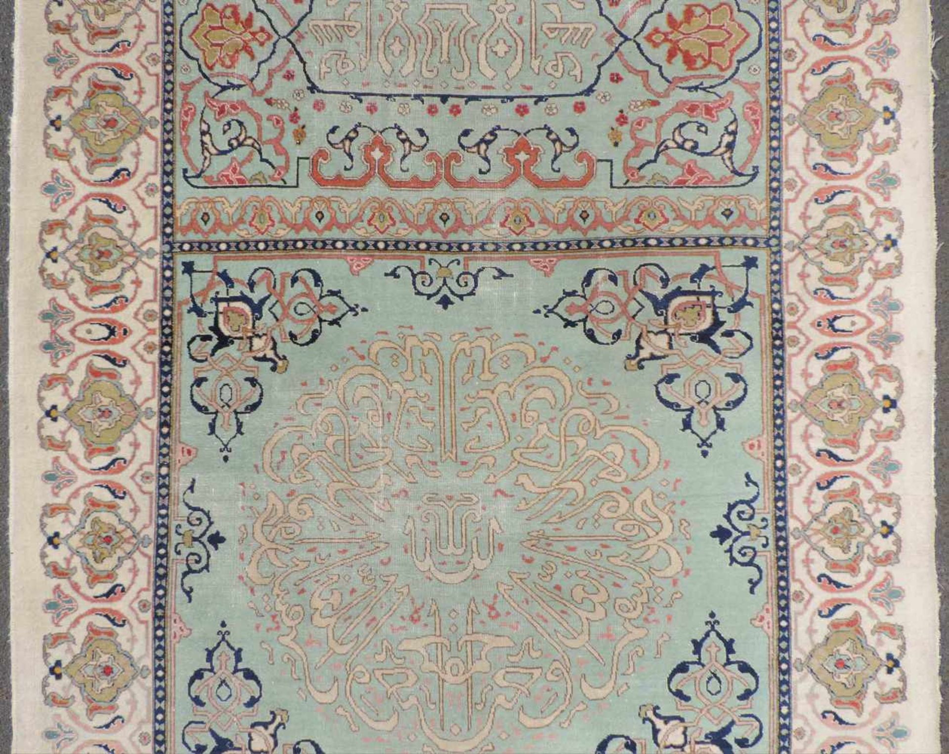 Täbris Perserteppich. Wandteppich für eine Moschee. Iran. Alt, um 1930. 265 cm x 185 cm. - Image 3 of 8