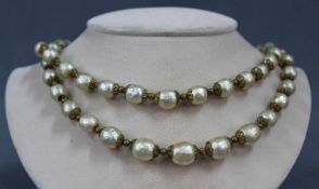 Perlen Collier. Doppelreihig. Wohl alte Perlen. Barockschmuck? Circa 50 cm lang. Pearl necklace.