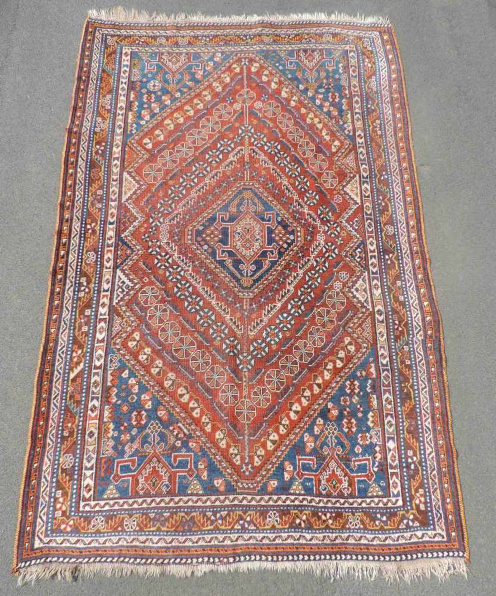 Qashqai Perserteppich. Iran. Alt, um 1920. 258 cm x 162 cm. Handgeknüpft. Wolle auf Wolle.