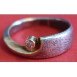 Ring. 14 Karat Gold und Sterlingsilber. Brillant / Diamant circa 0,04 Caratti. 3,8 Gramm