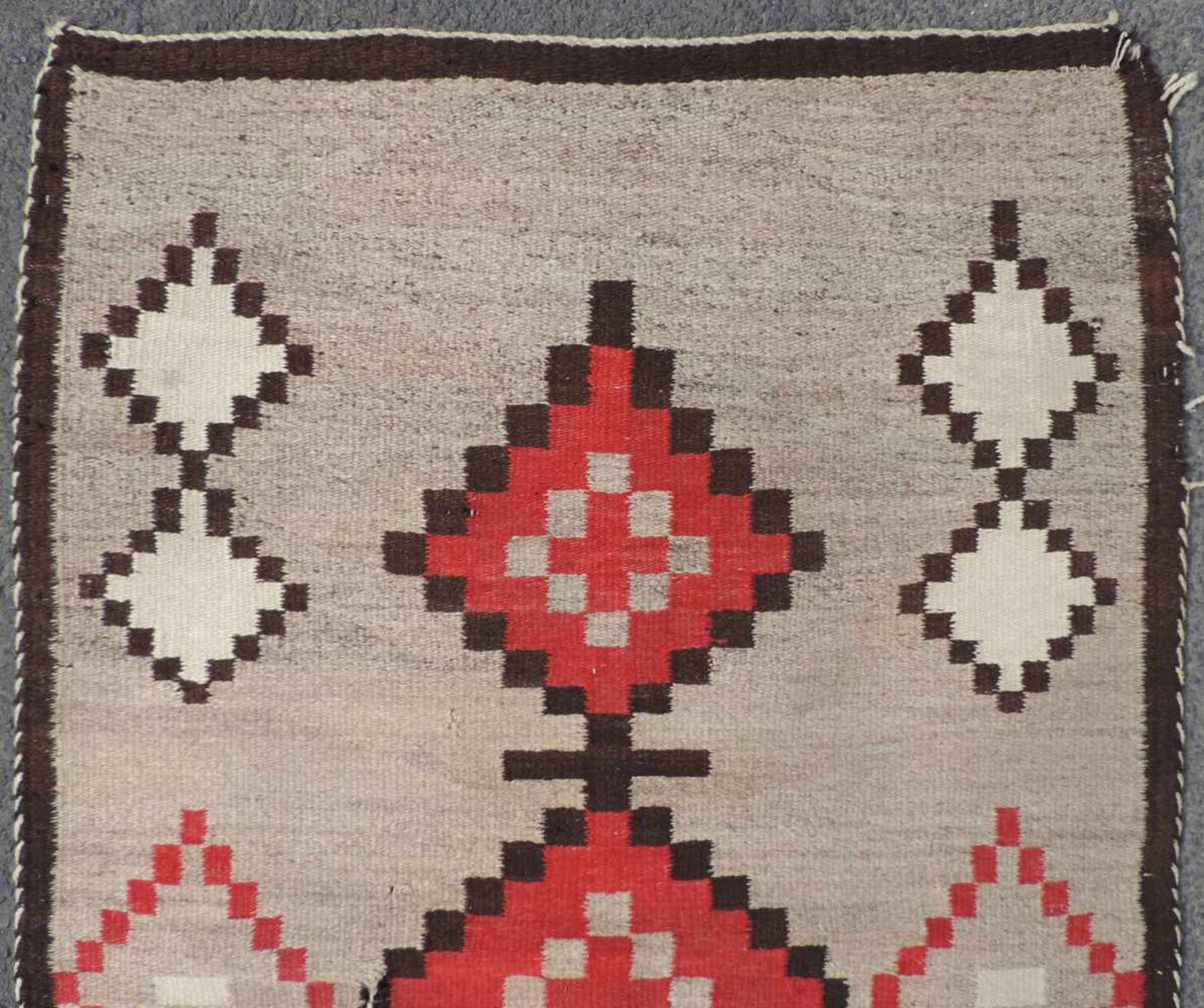 Navajo Tradingpost Blanket. Indianer Kelim. U.S.A. alt, um 1930. 115 cm x 76 cm. Handgewebt. Wolle - Bild 3 aus 6
