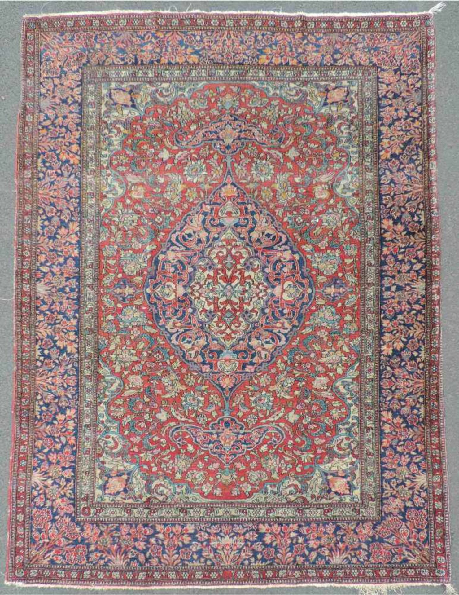 Isfahan Perserteppich. Iran. Alt, um 1920. 198 cm x 138 cm. Handgeknüpft. Wolle auf Baumwolle. Feine