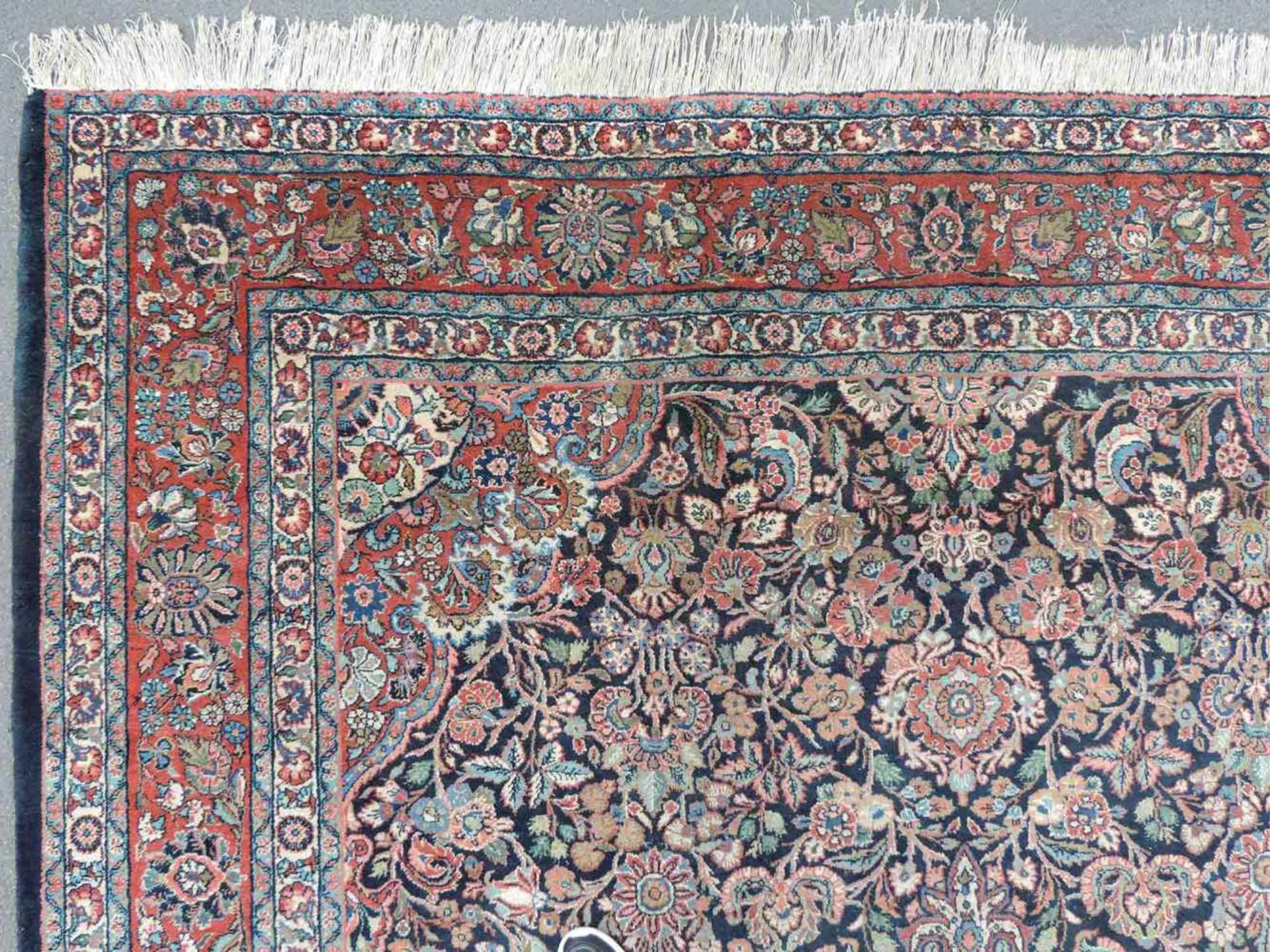 Hamadan Scherkat Perserteppich. Iran. Feine Knüpfung. 388 cm x 275 cm. Handgeknüpft. Wolle auf - Image 7 of 9