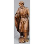 Figur eines Heiligen. Wohl Johannes. Holz geschnitzt. Wohl 19. Jahrhundert. 93 cm hoch. Figure of
