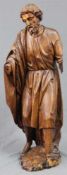 Figur eines Heiligen. Wohl Johannes. Holz geschnitzt. Wohl 19. Jahrhundert. 93 cm hoch. Figure of