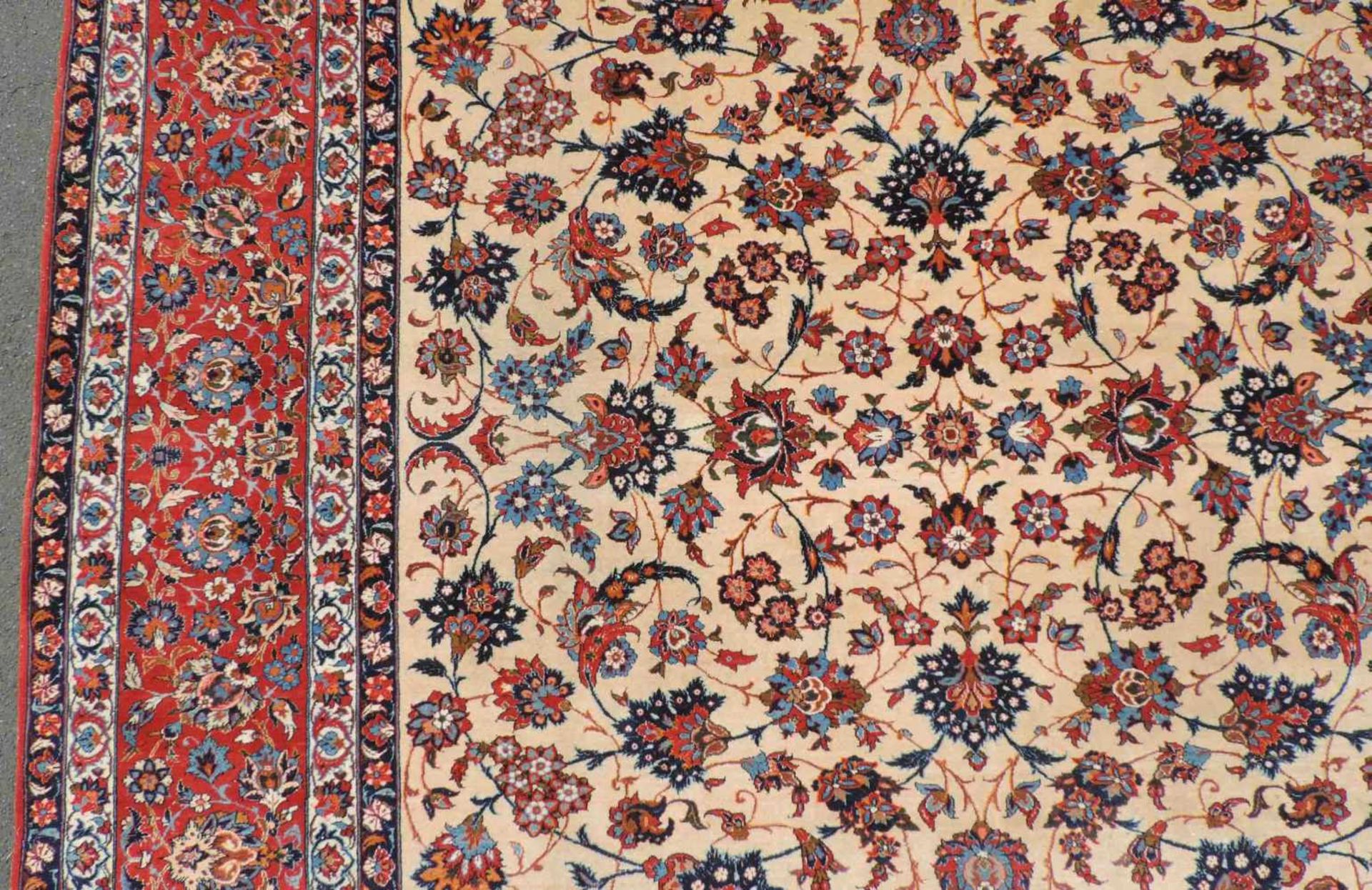 Isfahan Perserteppich. Durchgemustert. Iran. Feine Knüpfung. 391cm x 285 cm. Handgeknüpft. Wolle auf - Image 4 of 9