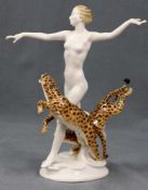 Hutschenreuther. Porzellan Figur. '' Circe '' mit 2 Leoparden. 26 cm hoch. Unterseitig gemarkt. Wohl