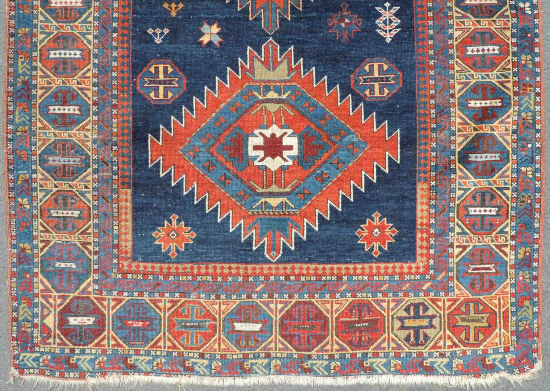 Schirwan Dorfteppich. Kaukasus, alt um 1910. Feine Knüpfung. 171 cm x 123 cm. Handgeknüpft. Wolle - Bild 2 aus 7