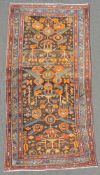 Hamadan Perserteppich. Iran. Alt, um 1910. 200 cm x 90 cm. Handgeknüpft. Wolle auf Baumwolle.