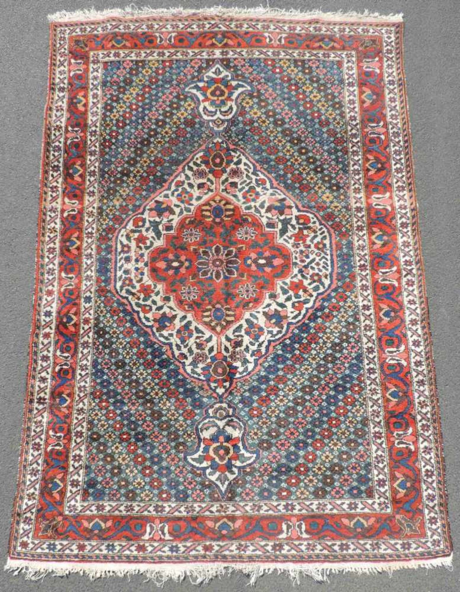 Bachtiari Perserteppich. Iran. Alt, 1. Hälfte 20. Jahrhundert. 211 cm x 147 cm. Handgeknüpft.