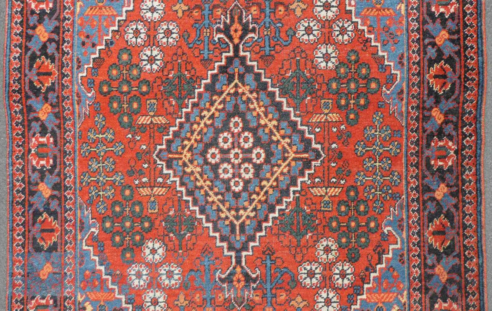 Miameh Perserteppich. Iran. Alt, um 1930. 199 cm x 129 cm. Handgeknüpft. Wolle auf Baumwolle. Wohl - Bild 3 aus 7