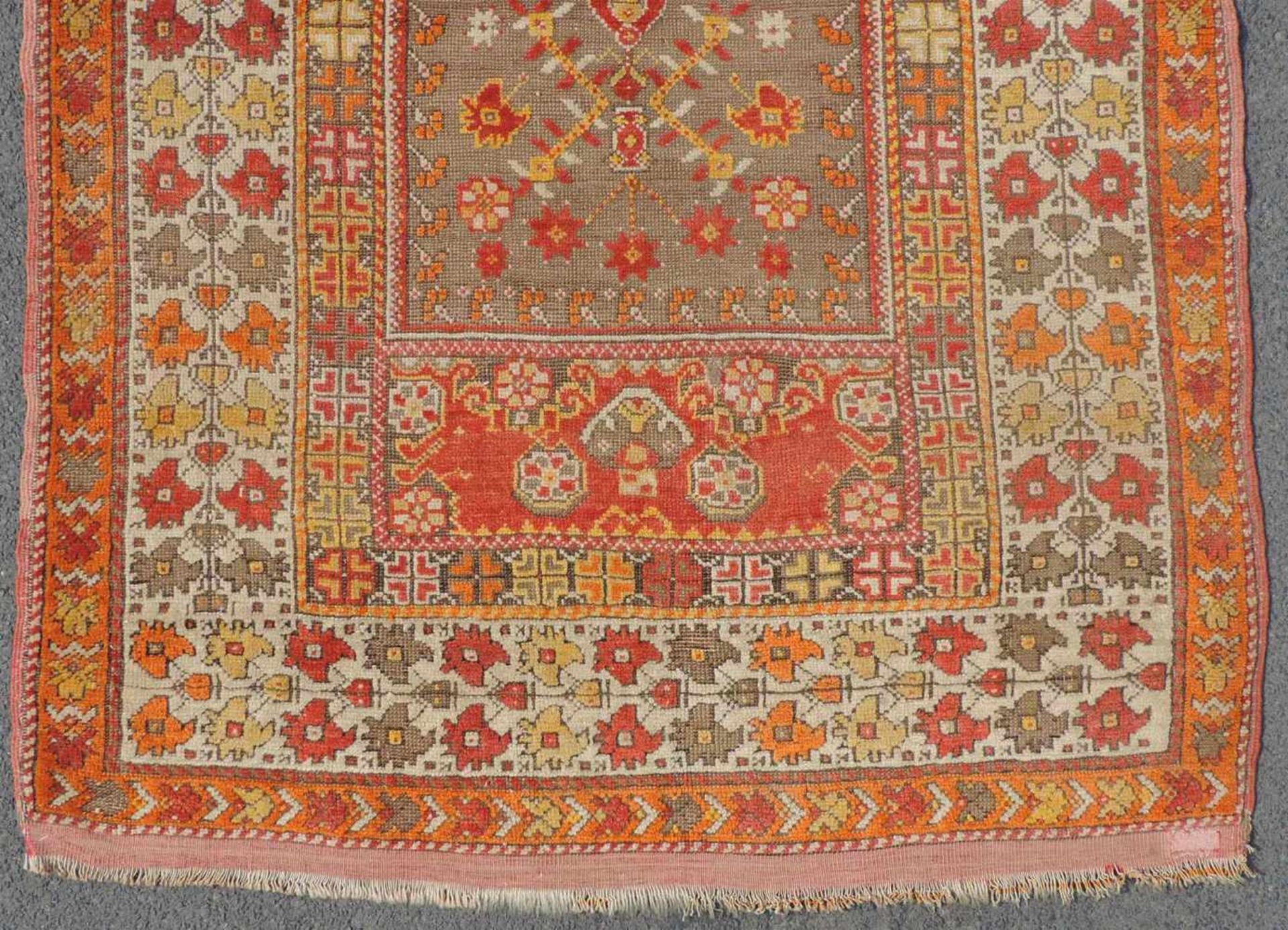 Mucur Gebetsteppich. Anatolien. Türkei. Antik, um 1870. 155 cm x 114 cm. Handgeknüpft. Wolle auf - Image 2 of 6