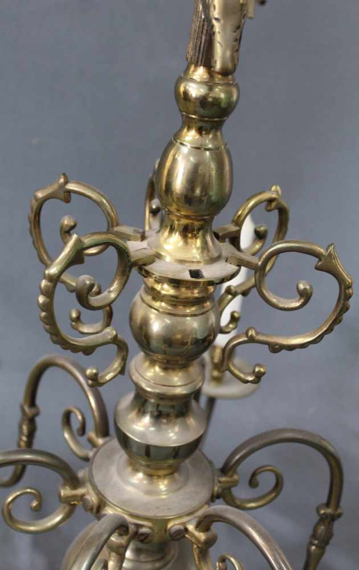 Deckenleuchte Messing. Adlerabschluss. 80 cm x 70 cm. Ceiling chandelier. Brass. "Eagle". - Image 3 of 4