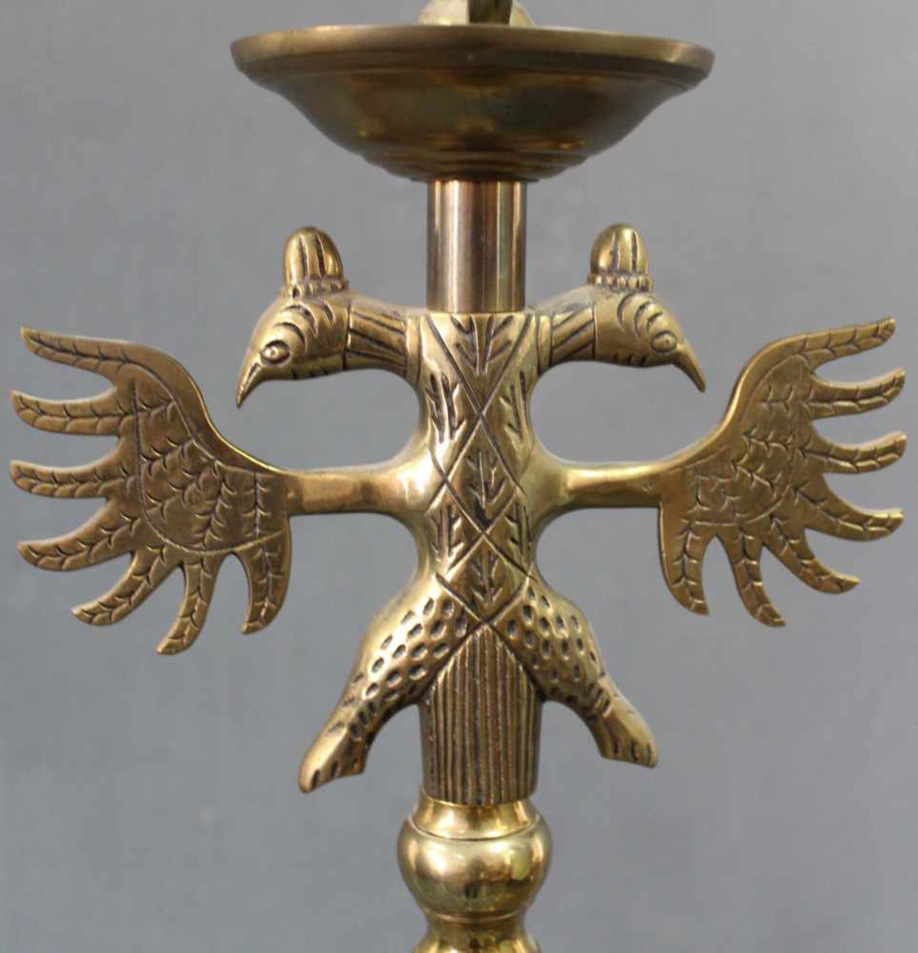 Deckenleuchte Messing. Adlerabschluss. 80 cm x 70 cm. Ceiling chandelier. Brass. "Eagle". - Image 4 of 4