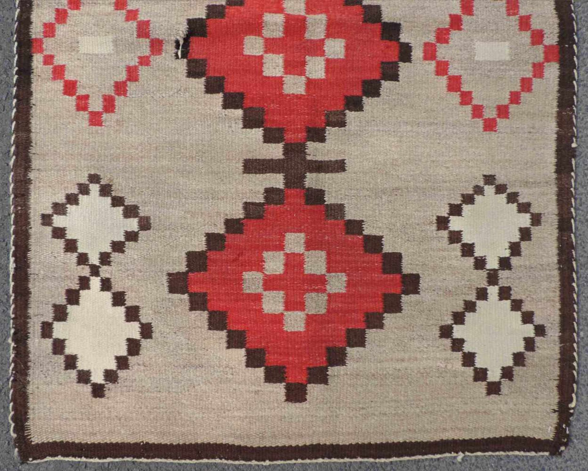 Navajo Tradingpost Blanket. Indianer Kelim. U.S.A. alt, um 1930. 115 cm x 76 cm. Handgewebt. Wolle - Image 2 of 6